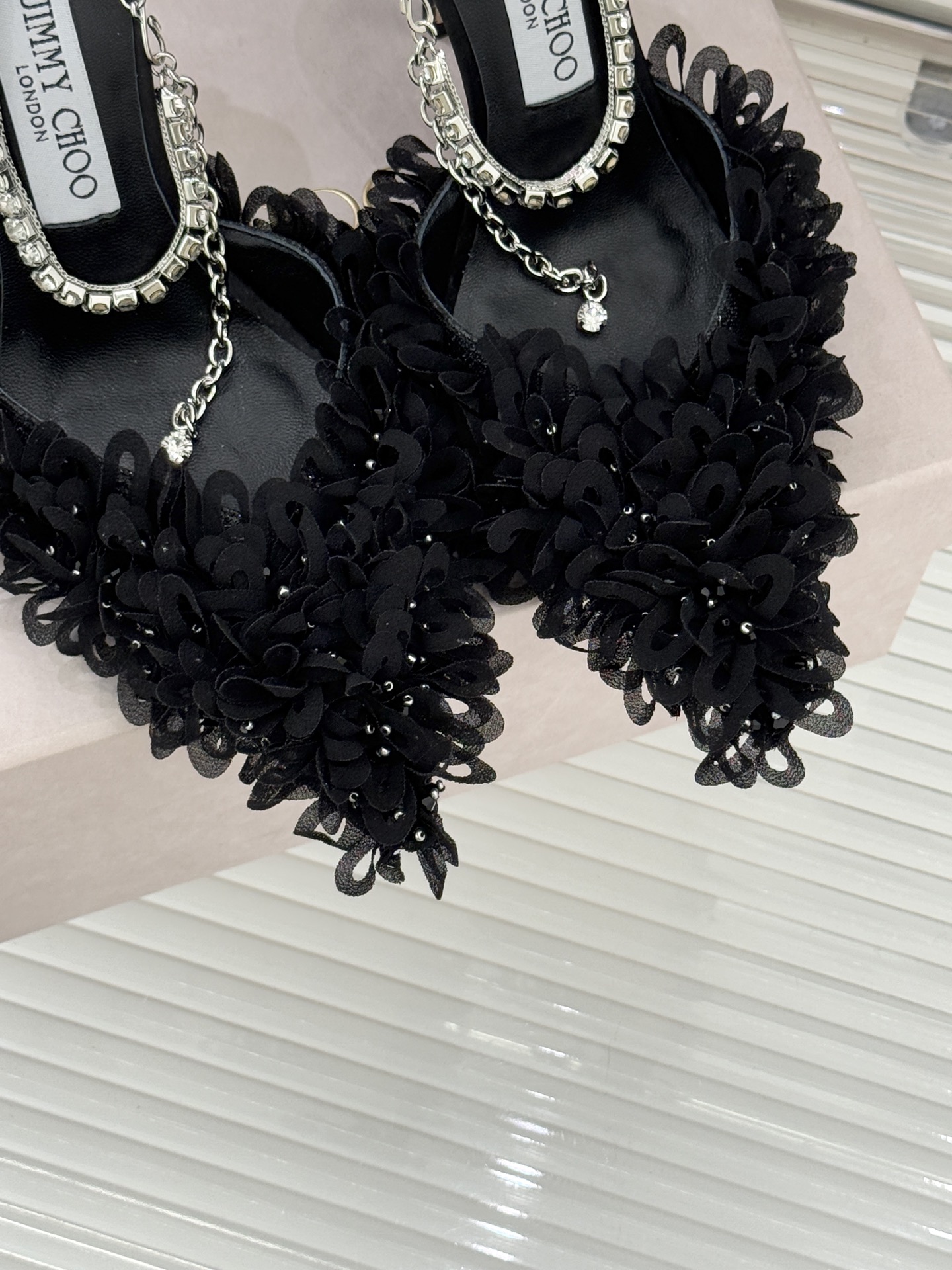 Jimmy Choo/吉米周26WF新品水钻链条缎面花瓣高跟凉鞋意大利奢造工艺赋能26WF新风尚这双高跟