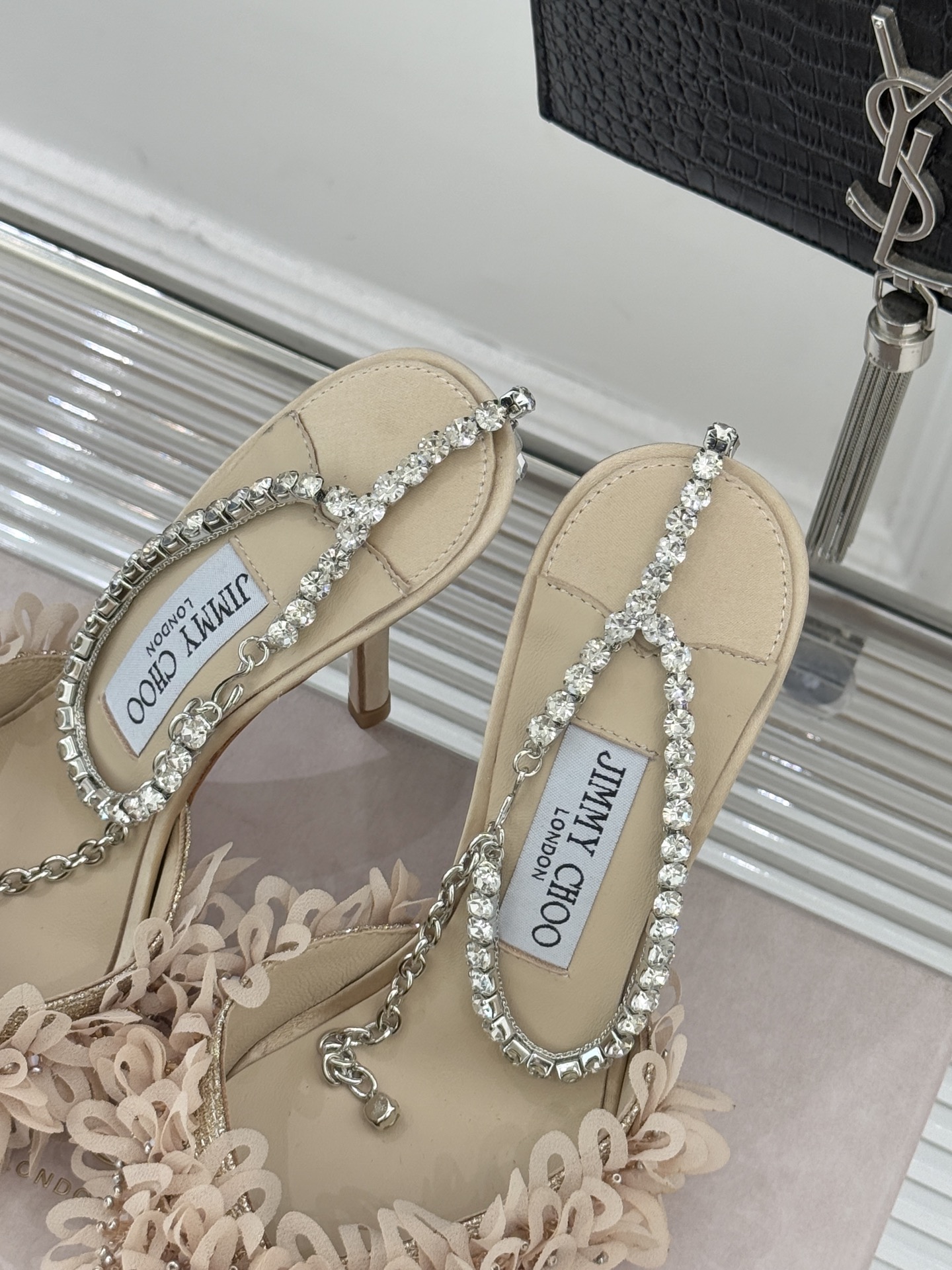 Jimmy Choo/吉米周26WF新品水钻链条缎面花瓣高跟凉鞋意大利奢造工艺赋能26WF新风尚这双高跟