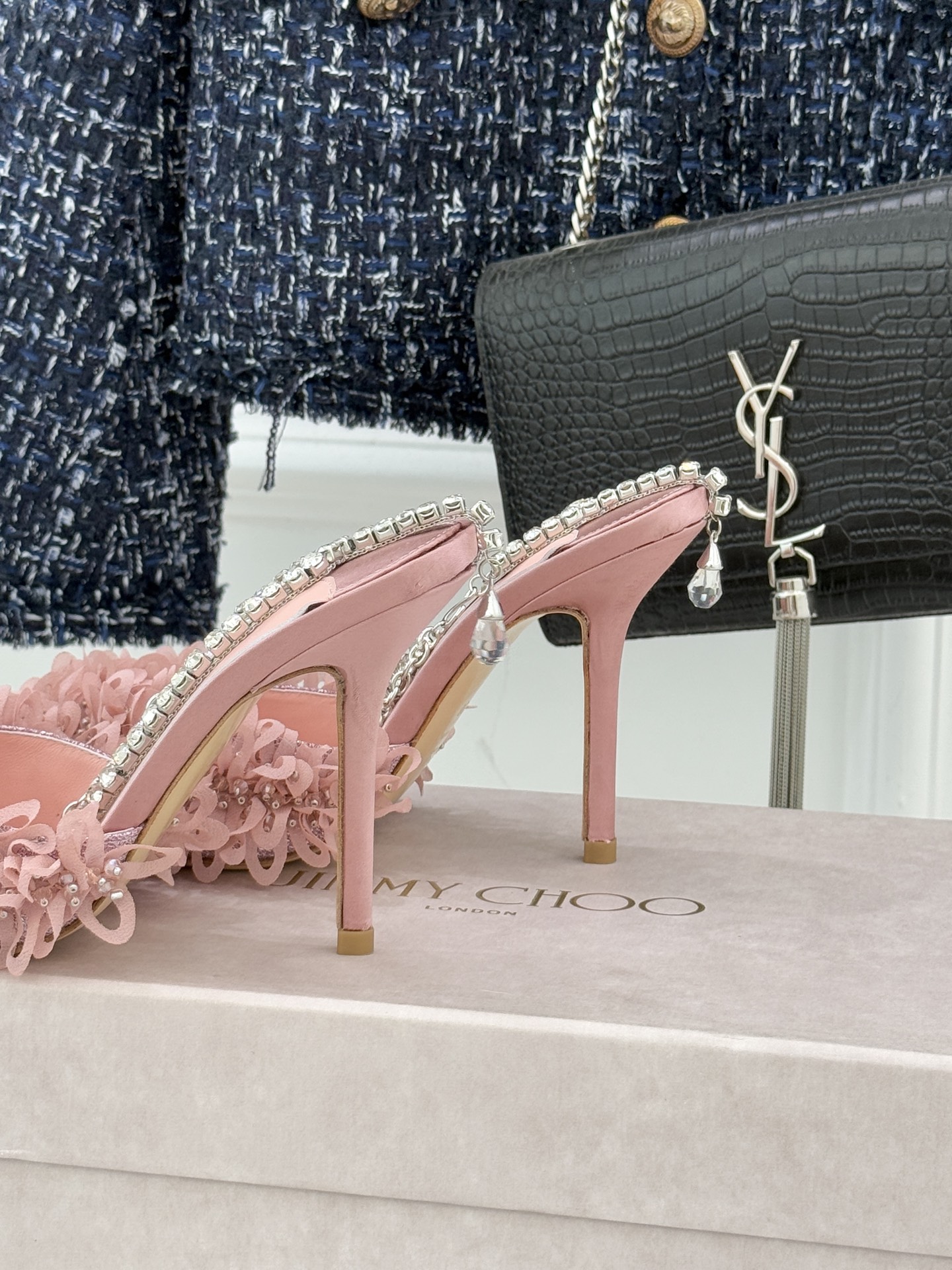Jimmy Choo/吉米周26WF新品水钻链条缎面花瓣高跟凉鞋意大利奢造工艺赋能26WF新风尚这双高跟