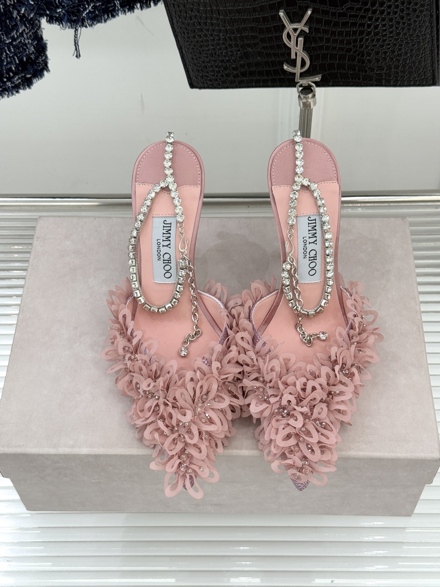 Jimmy Choo/吉米周26WF新品水钻链条缎面花瓣高跟凉鞋意大利奢造工艺赋能26WF新风尚这双高跟