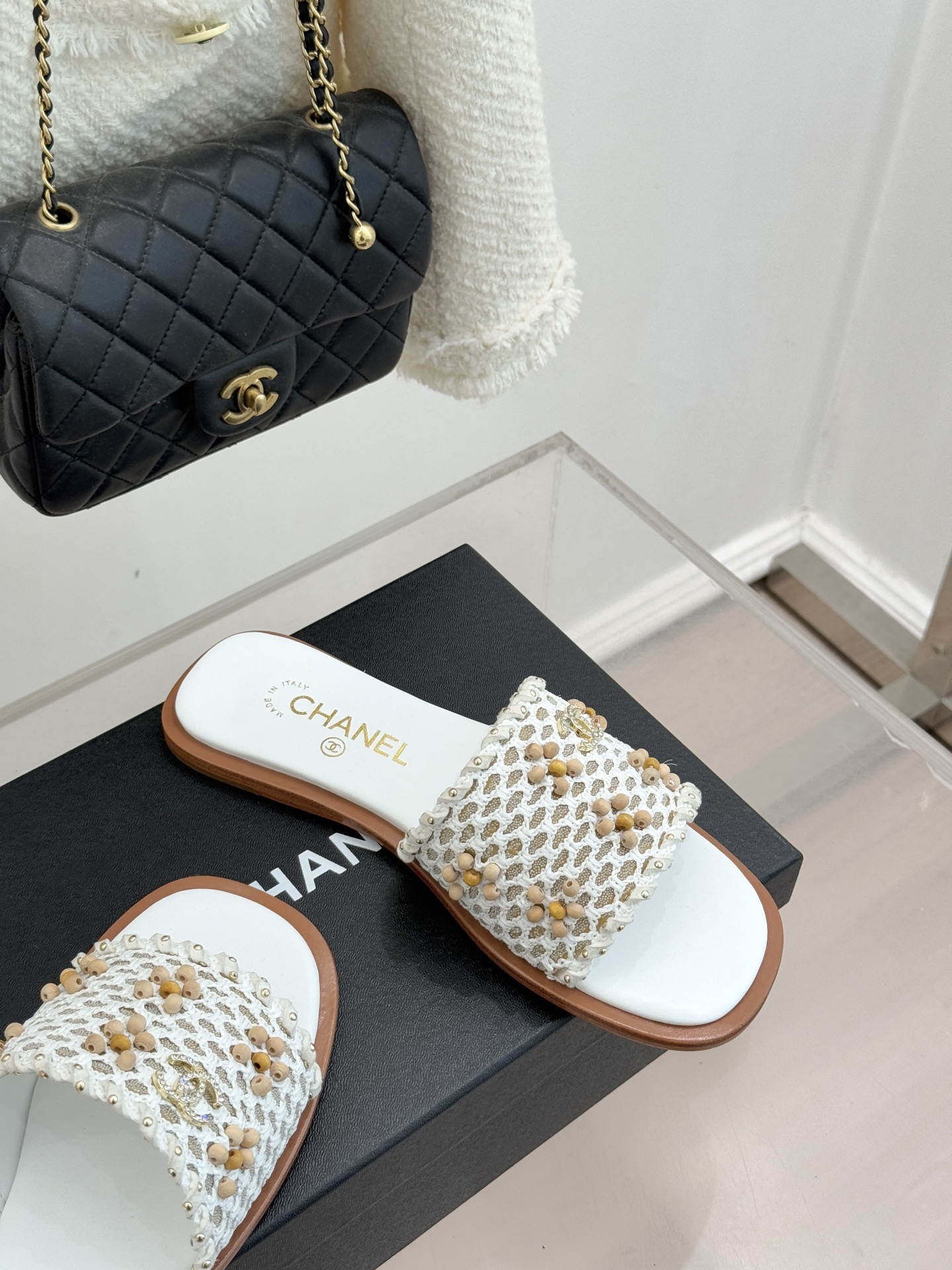 CHANE* ｜小香26P春夏新品珍珠编织双C平底拖鞋当双C标志遇上珍珠与编织元素——这双拖鞋就是行走的