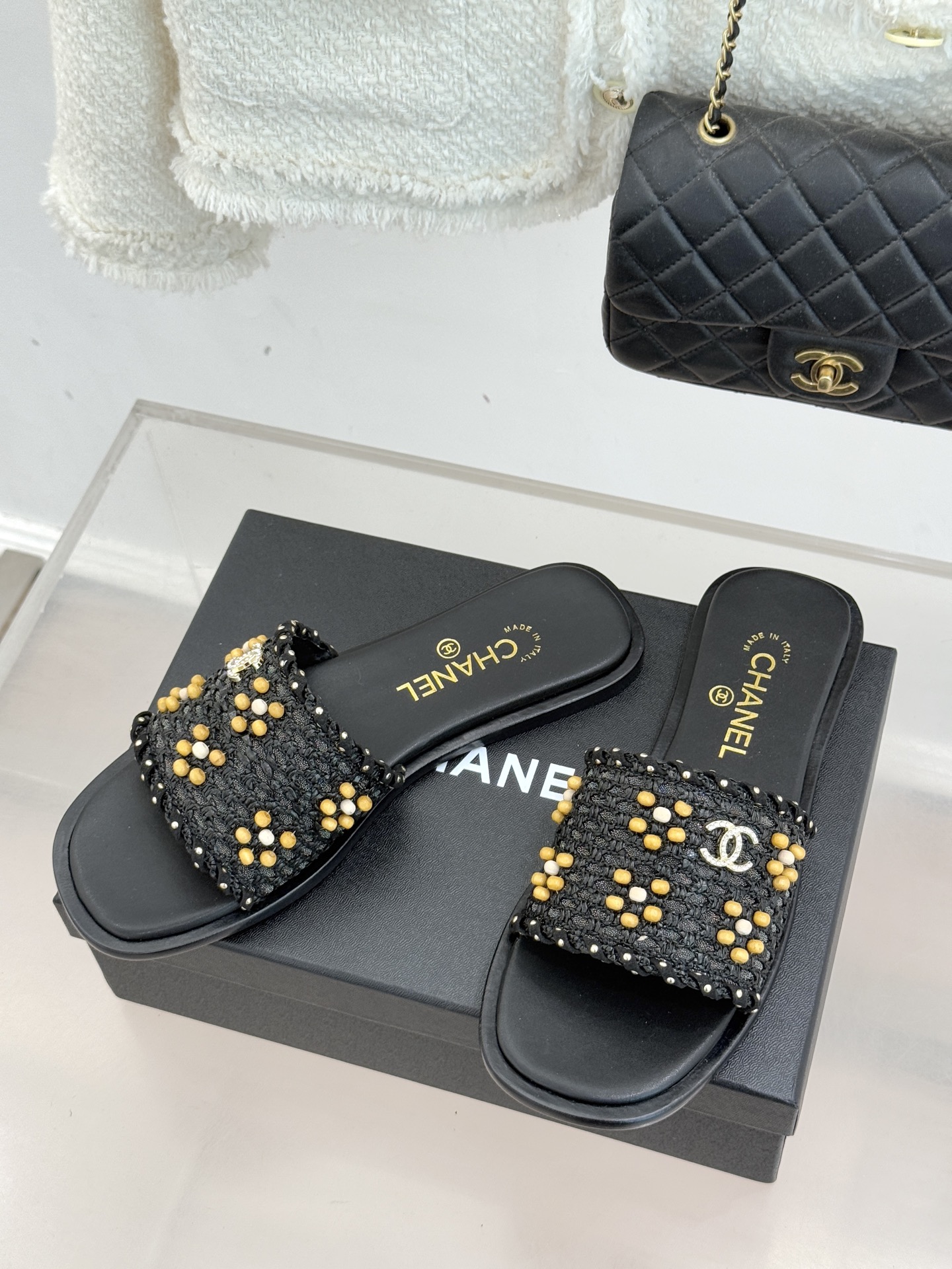 CHANE* ｜小香26P春夏新品珍珠编织双C平底拖鞋当双C标志遇上珍珠与编织元素——这双拖鞋就是行走的