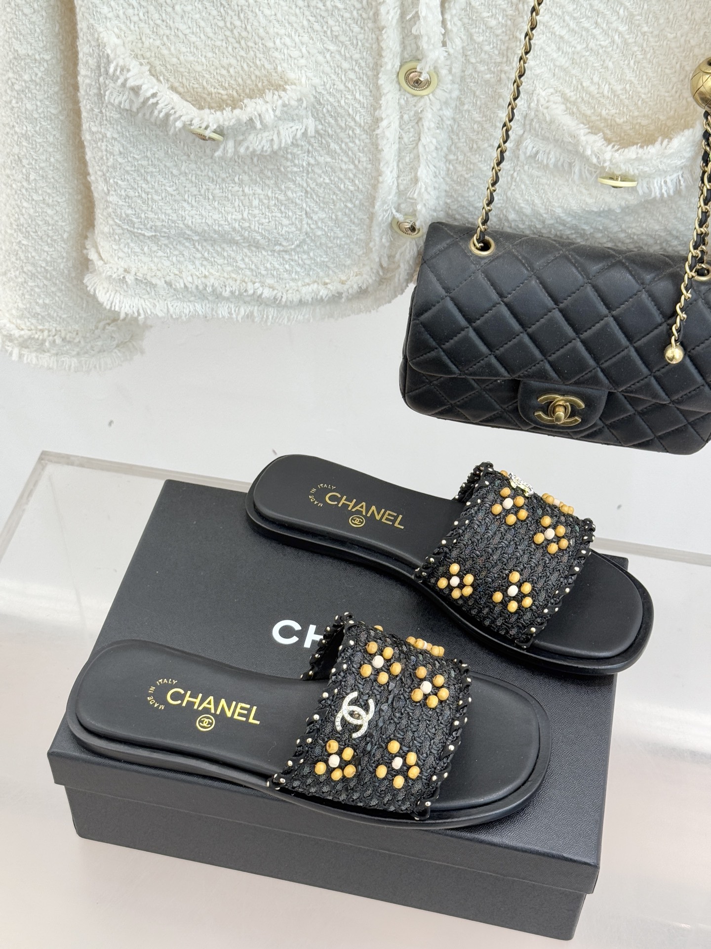 CHANE* ｜小香26P春夏新品珍珠编织双C平底拖鞋当双C标志遇上珍珠与编织元素——这双拖鞋就是行走的