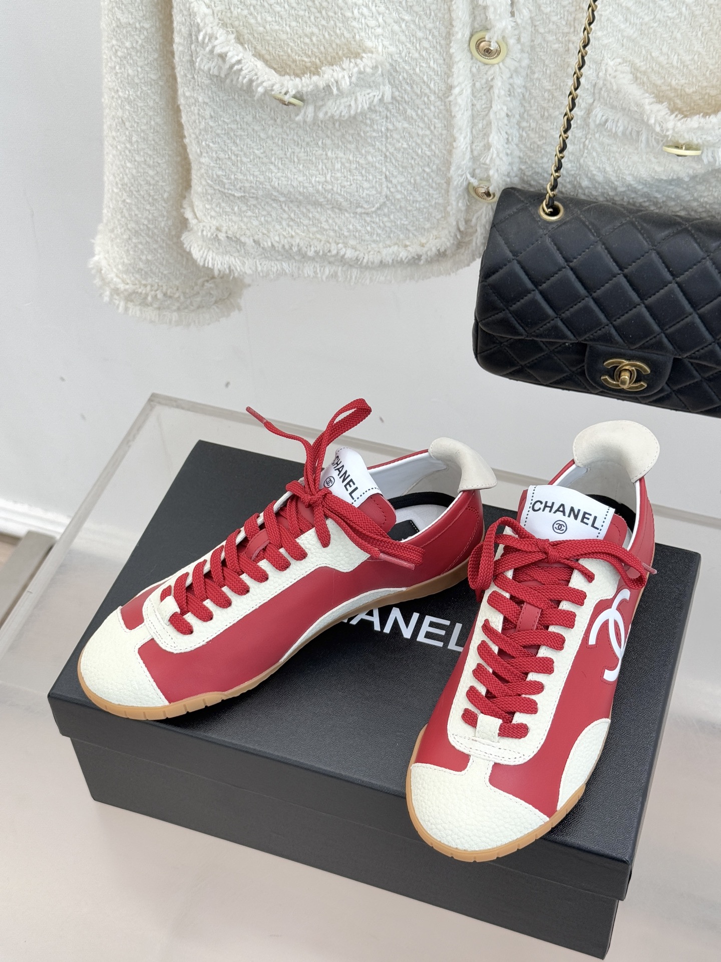 CHANE*｜小香 26P双C休闲运动鞋德训鞋将德训鞋的复古基因注入法式优雅。侧面立体双C Logo暗藏