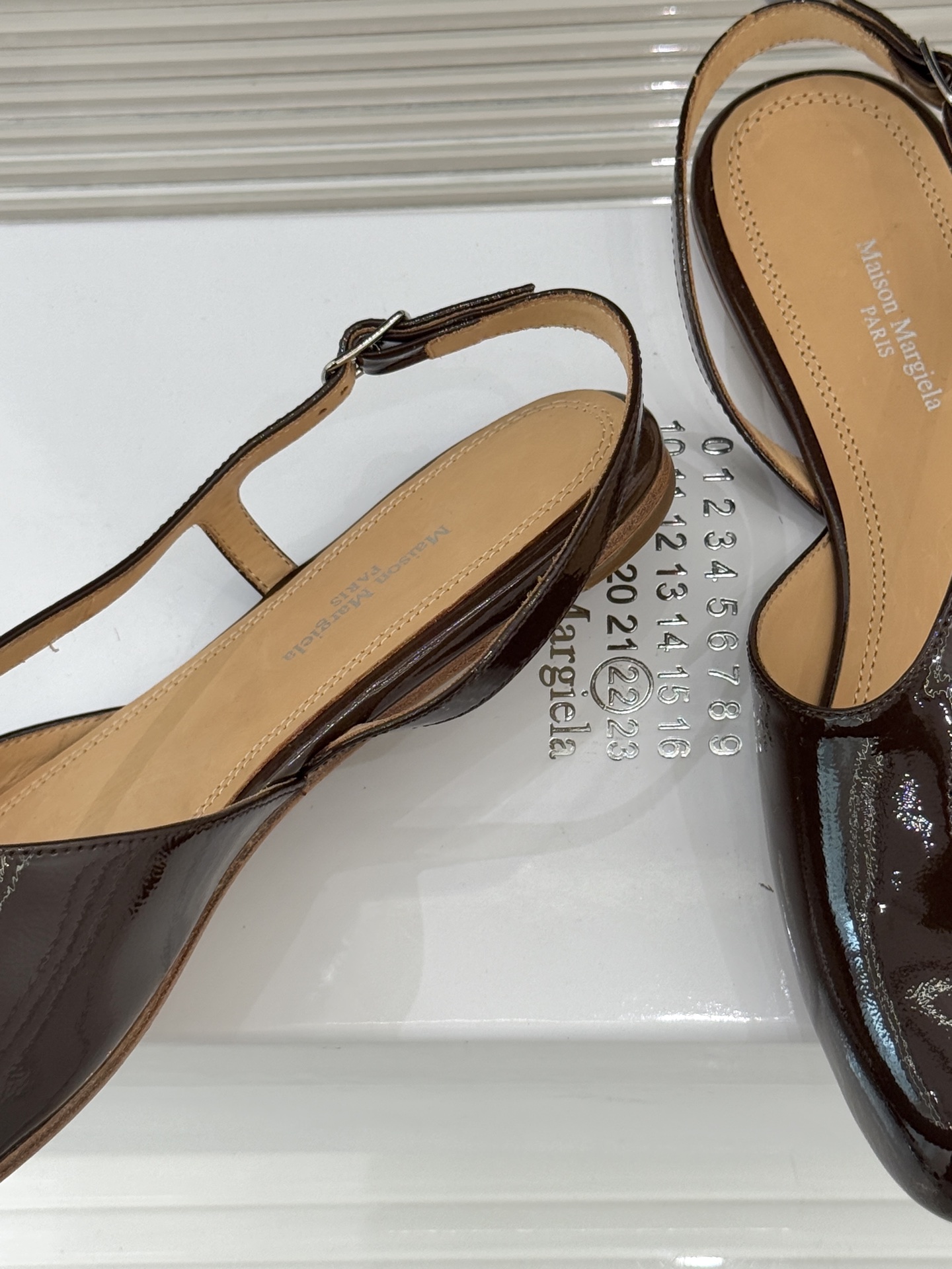 Maison Margiela 26WF新品Tabi分趾凉鞋承袭品牌2026春夏“重塑日常”理念这双凉鞋