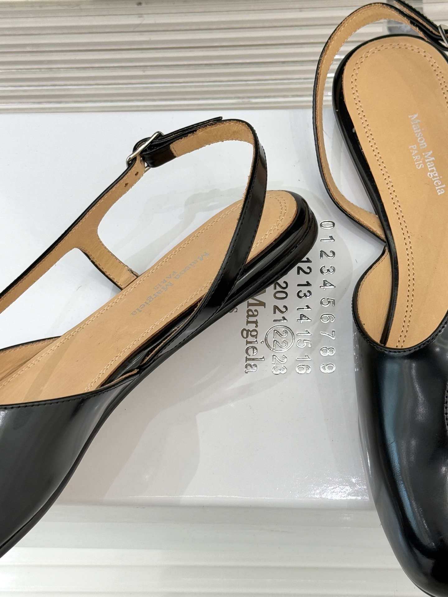 Maison Margiela 26WF新品Tabi分趾凉鞋承袭品牌2026春夏“重塑日常”理念这双凉鞋