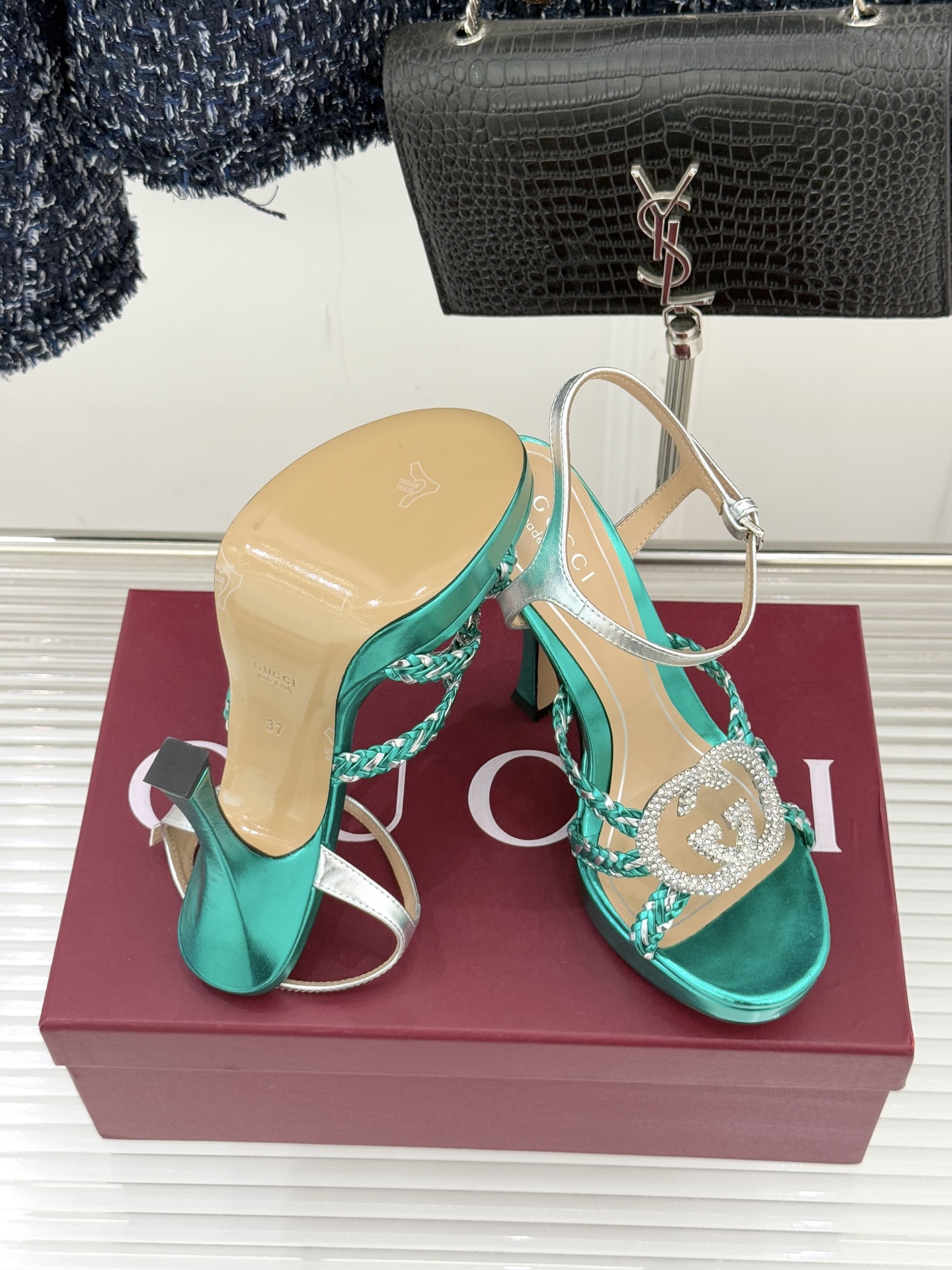 Gucci/古驰25WF新品水钻双G细带编织防水台高跟凉鞋当复古徽章邂逅璀璨锋芒这双凉鞋以标志性双G图腾