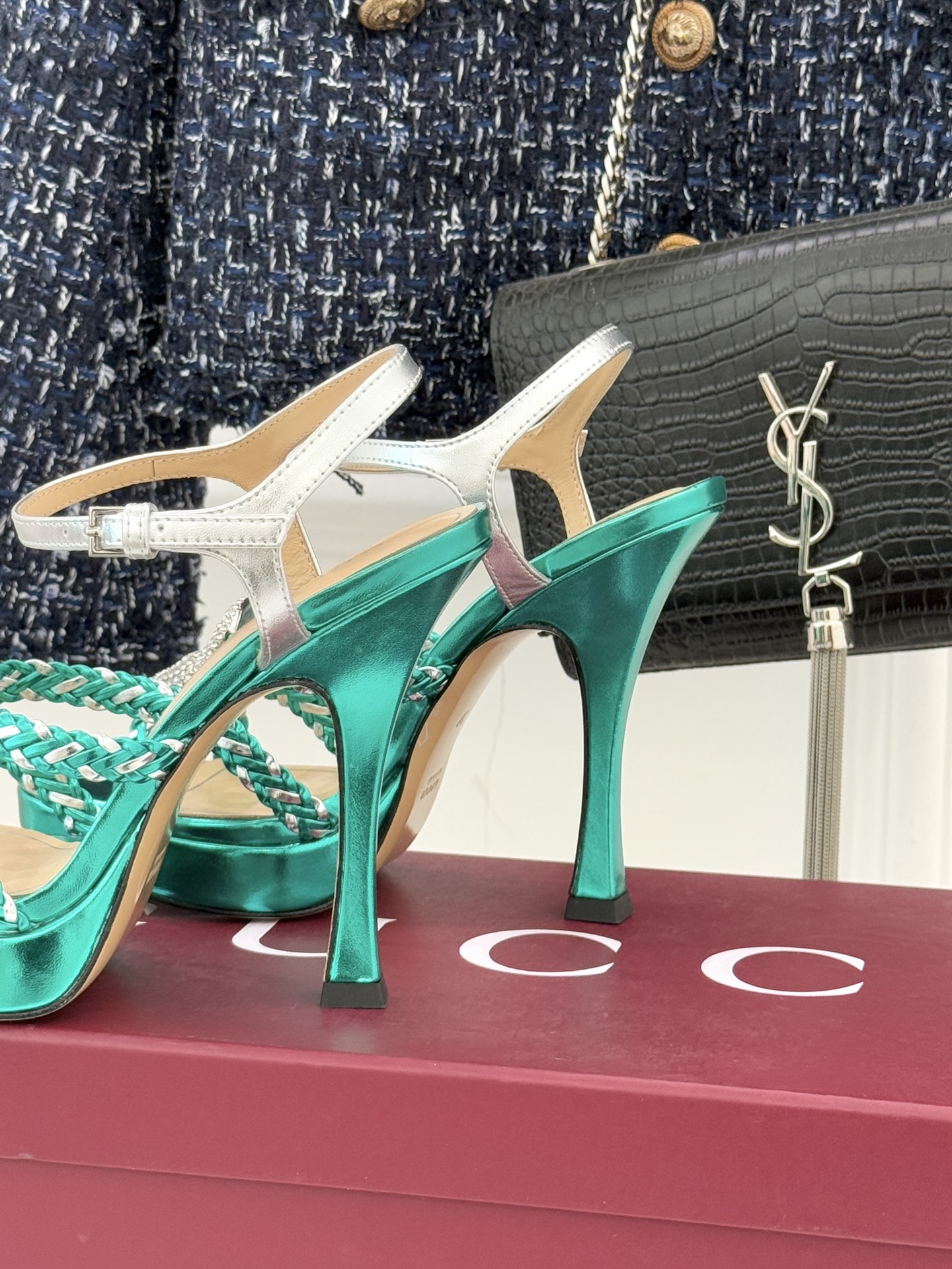 Gucci/古驰25WF新品水钻双G细带编织防水台高跟凉鞋当复古徽章邂逅璀璨锋芒这双凉鞋以标志性双G图腾