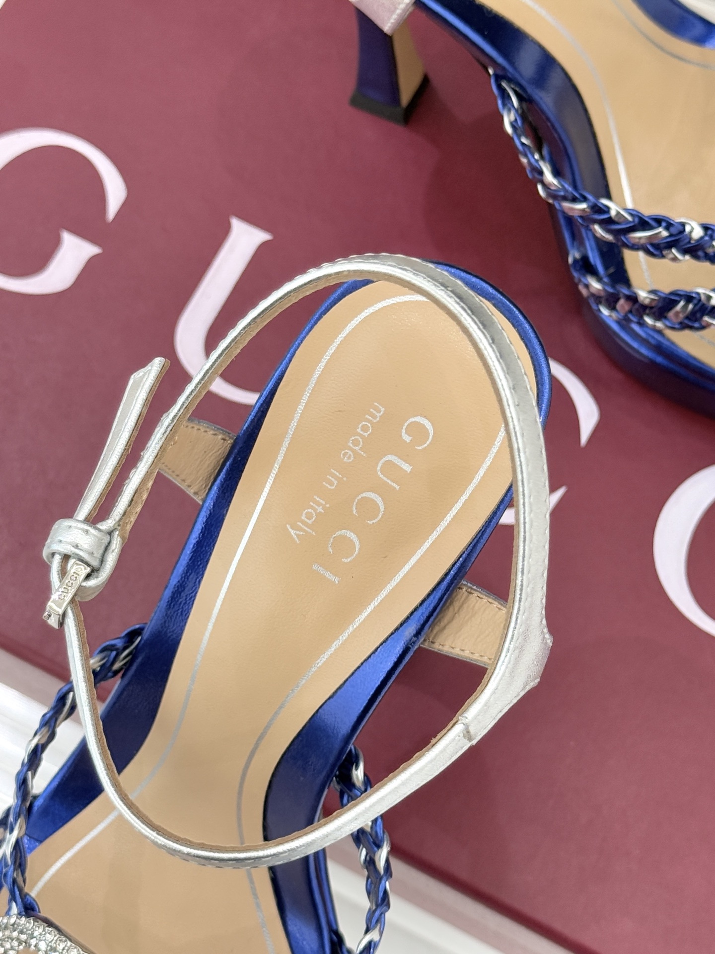 Gucci/古驰25WF新品水钻双G细带编织防水台高跟凉鞋当复古徽章邂逅璀璨锋芒这双凉鞋以标志性双G图腾