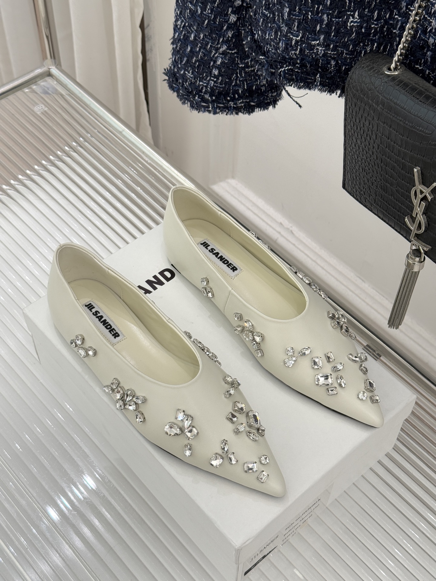 Jil Sander/吉尔桑达26WF新品尖头水钻平底芭蕾舞鞋单鞋以“空气雕塑”为设计哲思演绎极简主义的