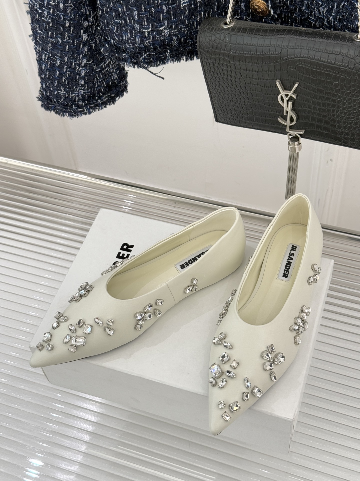 Jil Sander/吉尔桑达26WF新品尖头水钻平底芭蕾舞鞋单鞋以“空气雕塑”为设计哲思演绎极简主义的