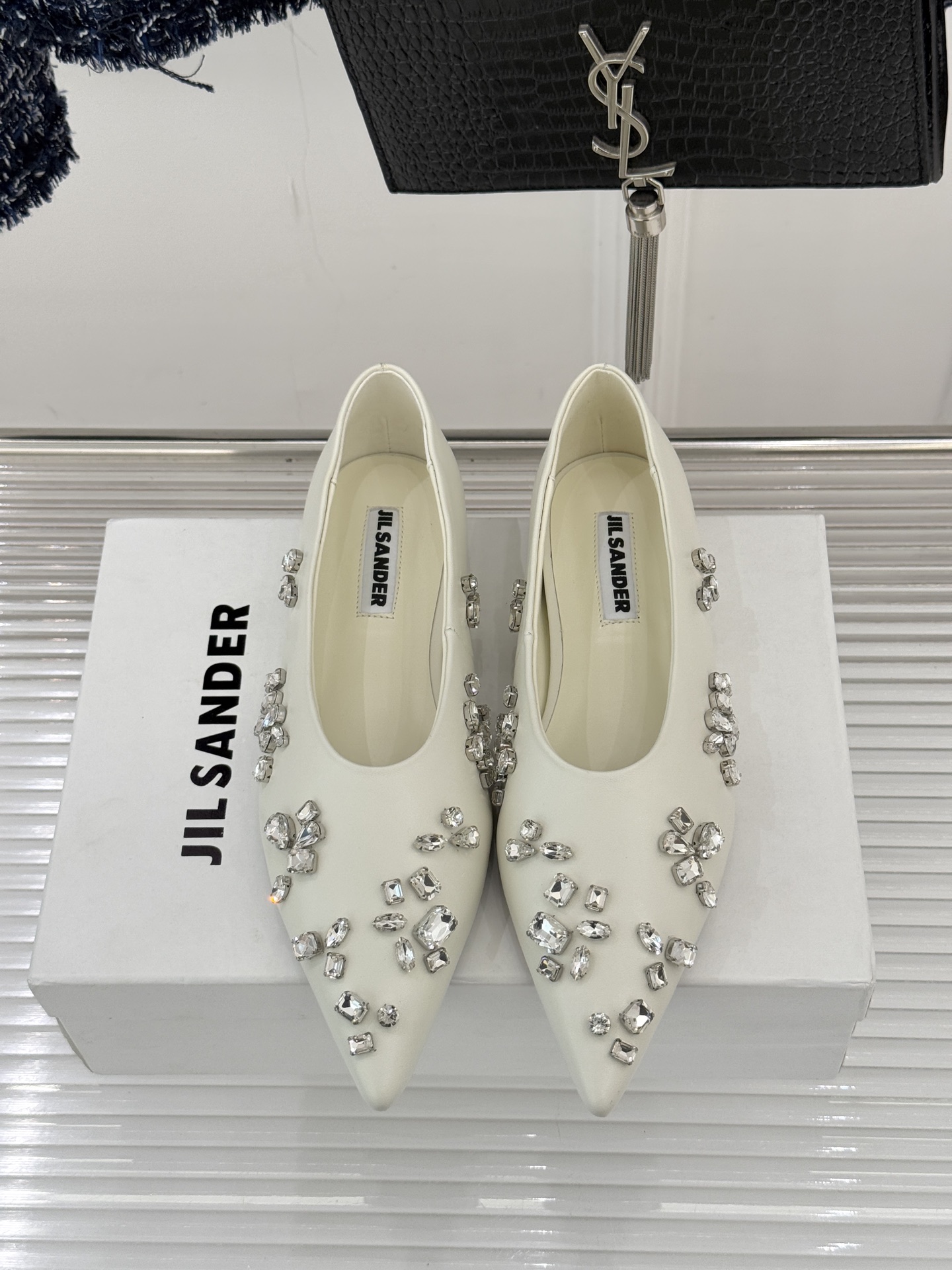 Jil Sander/吉尔桑达26WF新品尖头水钻平底芭蕾舞鞋单鞋以“空气雕塑”为设计哲思演绎极简主义的