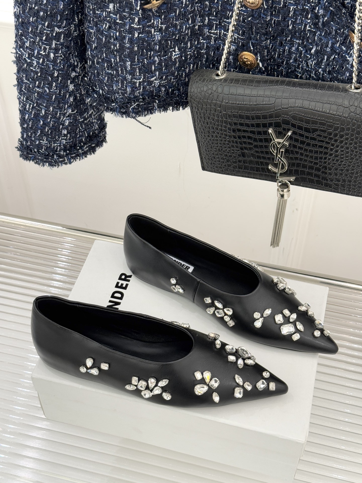 Jil Sander/吉尔桑达26WF新品尖头水钻平底芭蕾舞鞋单鞋以“空气雕塑”为设计哲思演绎极简主义的