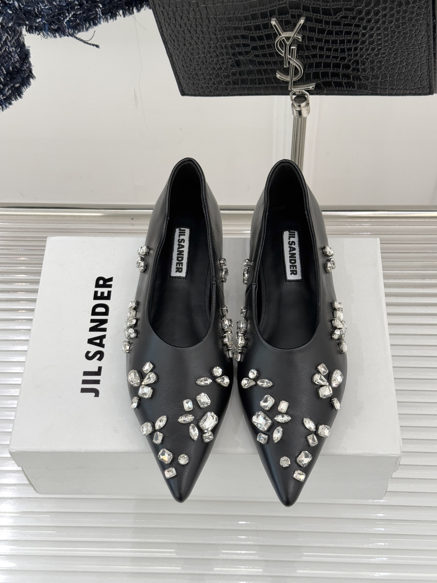 Jil Sander/吉尔桑达26WF新品尖头水钻平底芭蕾舞鞋单鞋以“空气雕塑”为设计哲思演绎极简主义的