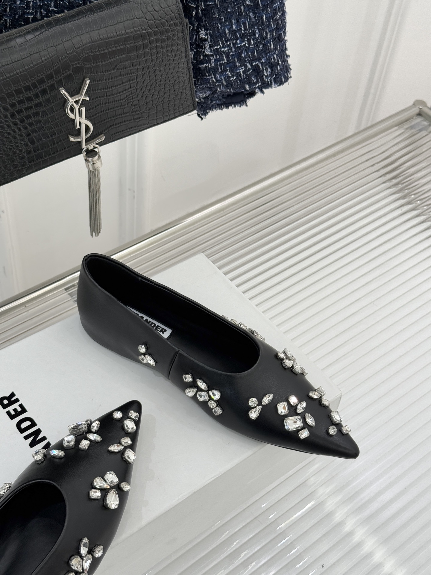 Jil Sander/吉尔桑达26WF新品尖头水钻平底芭蕾舞鞋单鞋以“空气雕塑”为设计哲思演绎极简主义的