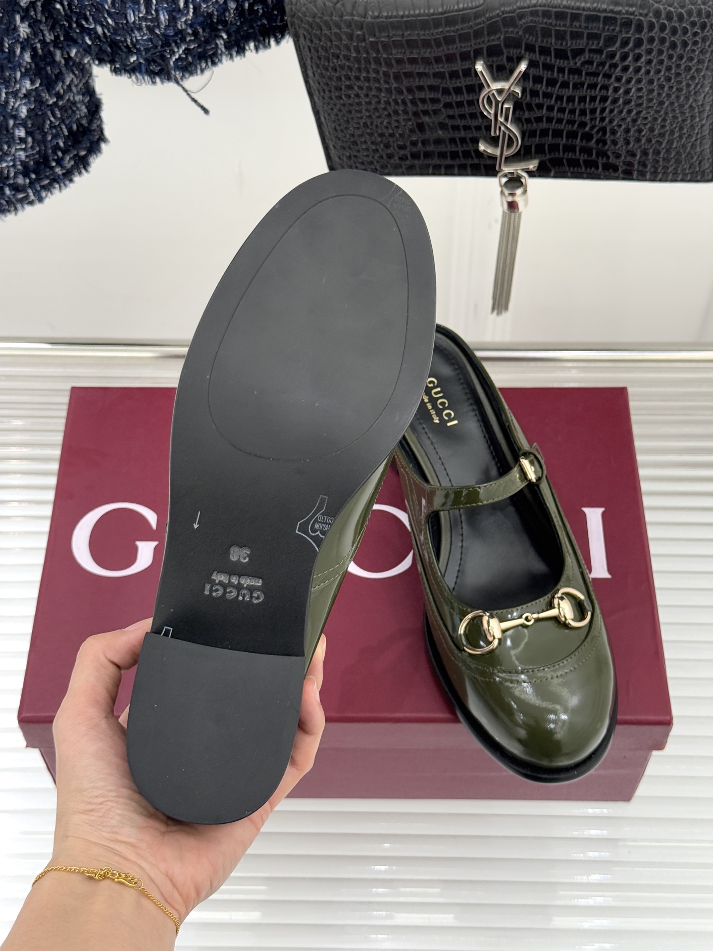 Gucci/古驰26WF春夏新品马衔扣开边珠粗跟玛丽珍鞋以标志性马衔扣点亮复古格调浅金色五金淬炼时光光泽