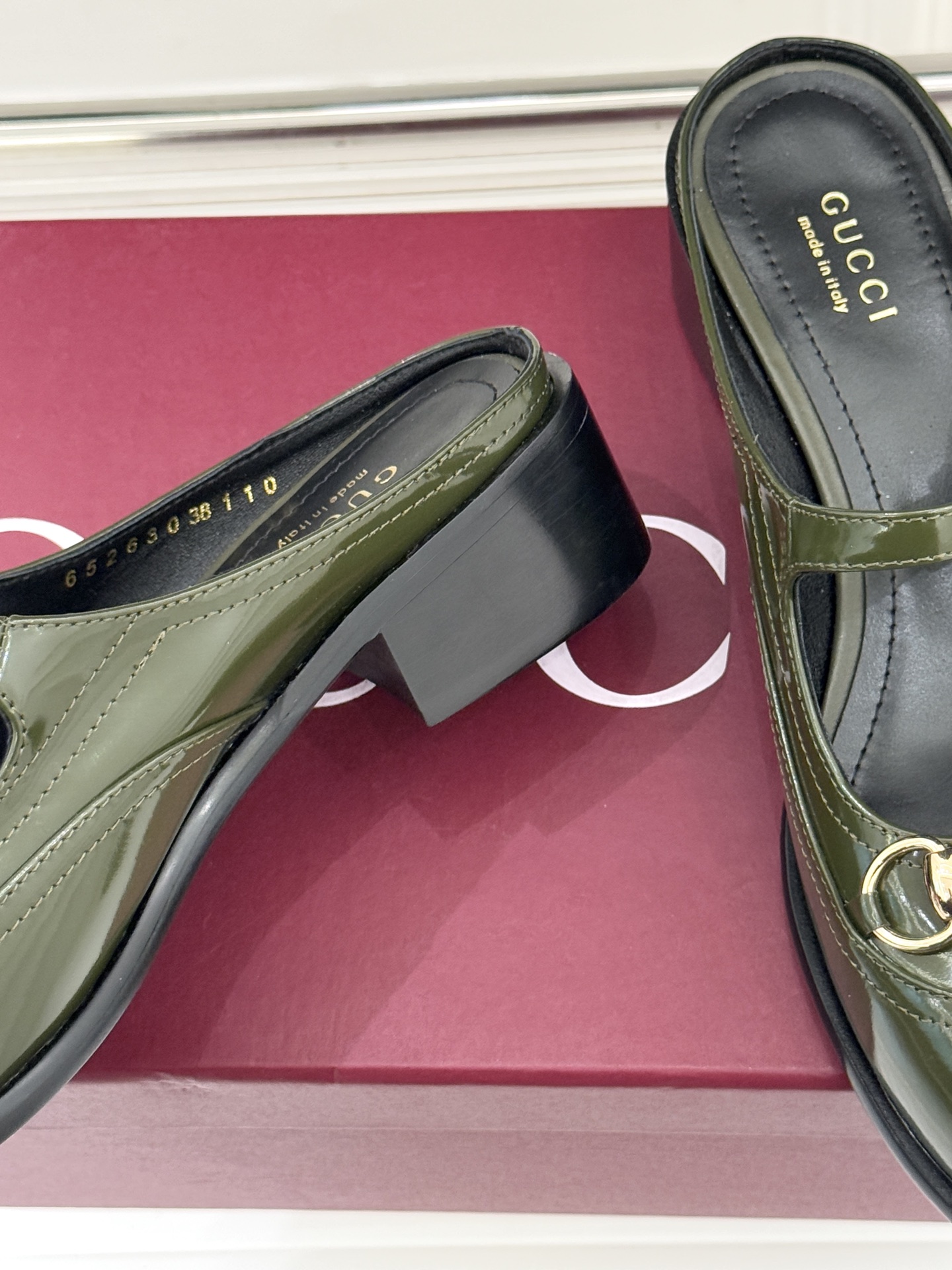 Gucci/古驰26WF春夏新品马衔扣开边珠粗跟玛丽珍鞋以标志性马衔扣点亮复古格调浅金色五金淬炼时光光泽