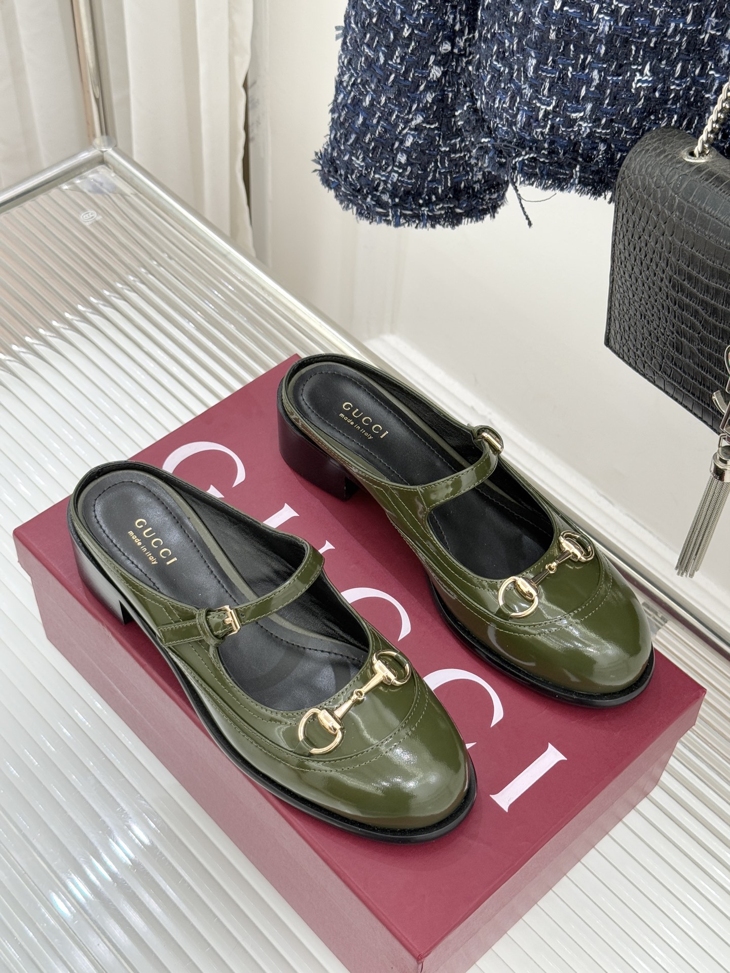 Gucci/古驰26WF春夏新品马衔扣开边珠粗跟玛丽珍鞋以标志性马衔扣点亮复古格调浅金色五金淬炼时光光泽