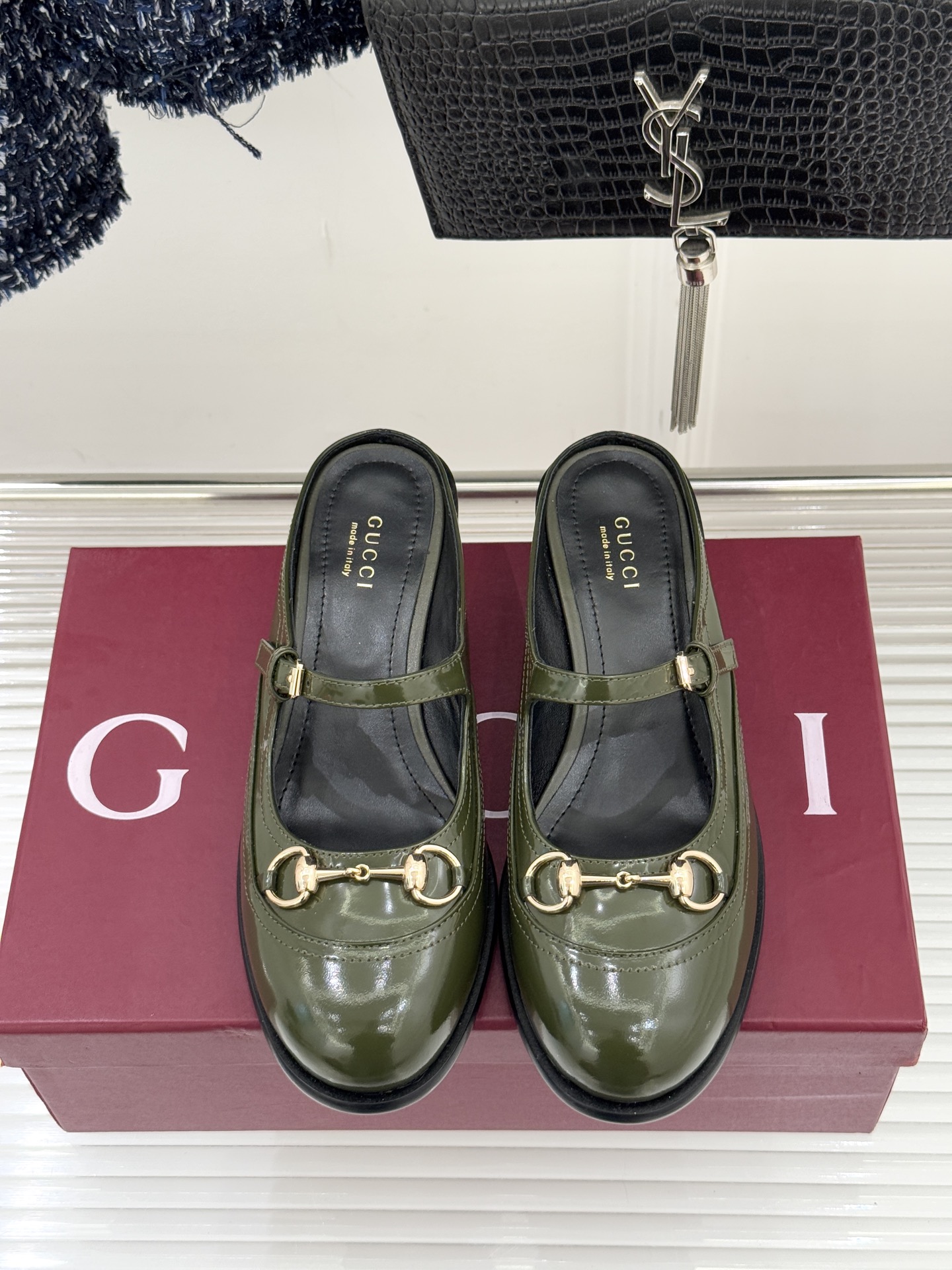 Gucci/古驰26WF春夏新品马衔扣开边珠粗跟玛丽珍鞋以标志性马衔扣点亮复古格调浅金色五金淬炼时光光泽