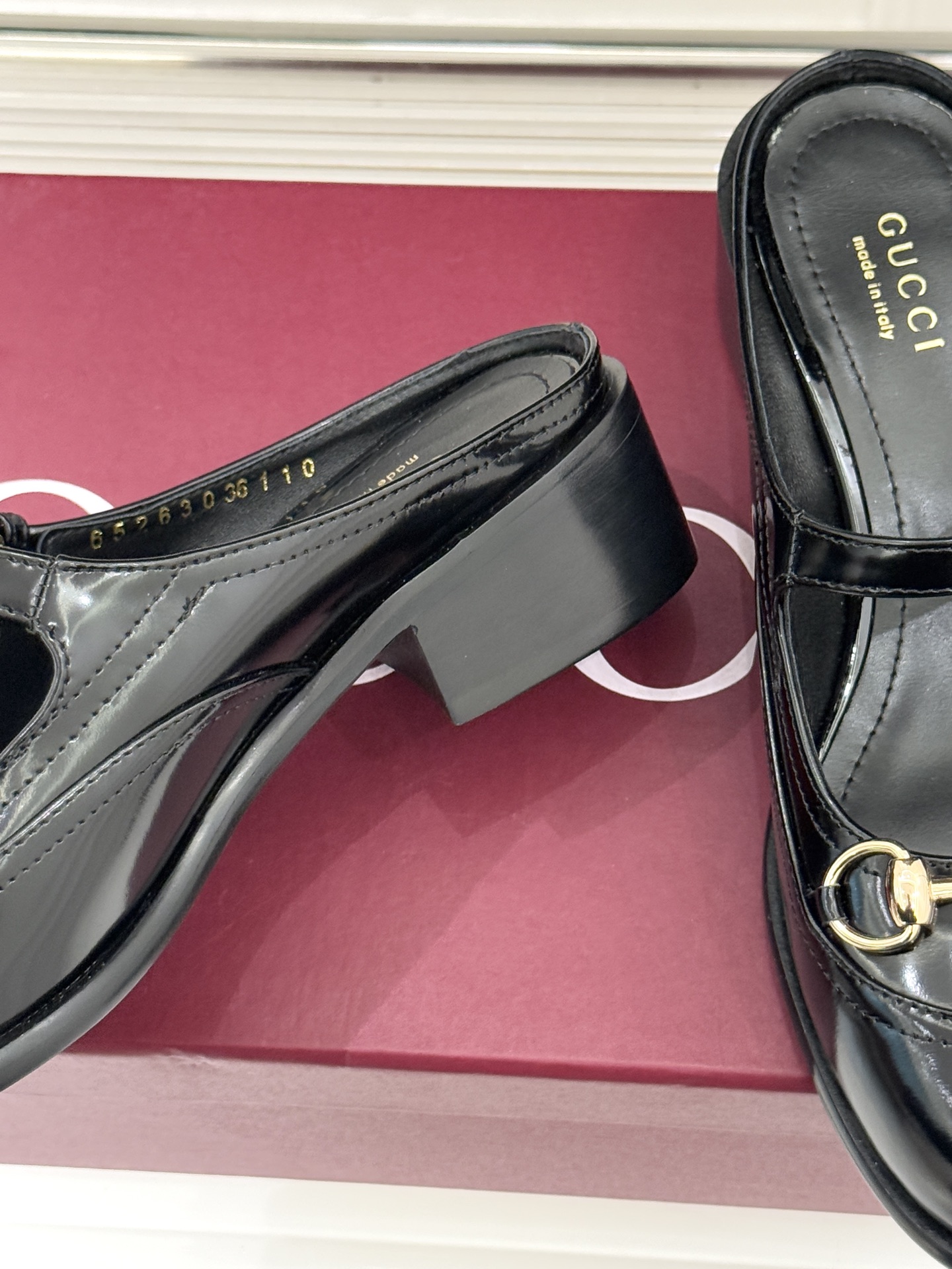 Gucci/古驰26WF春夏新品马衔扣开边珠粗跟玛丽珍鞋以标志性马衔扣点亮复古格调浅金色五金淬炼时光光泽