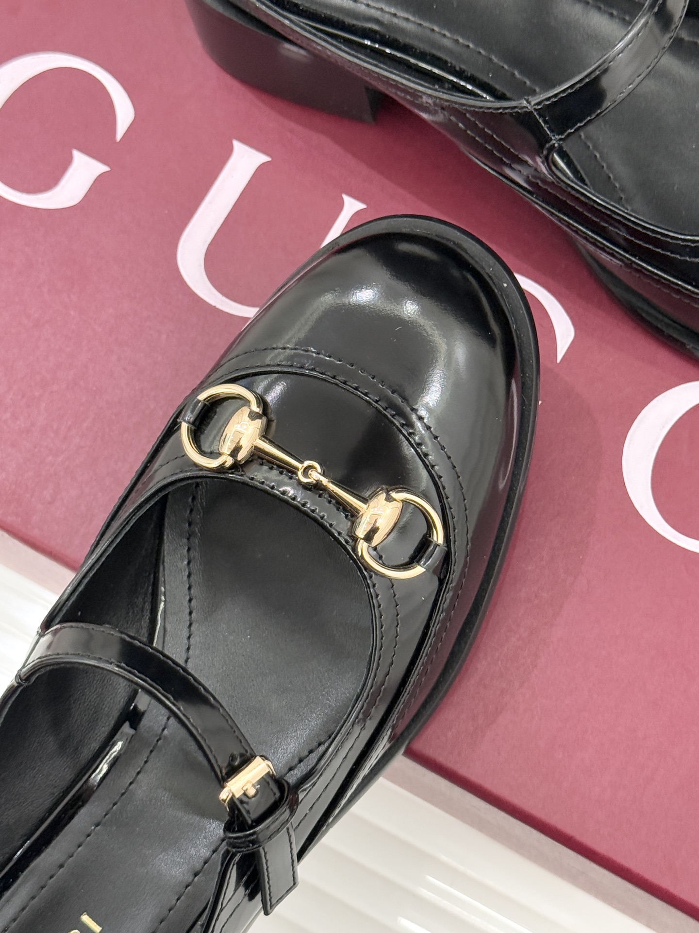 Gucci/古驰26WF春夏新品马衔扣开边珠粗跟玛丽珍鞋以标志性马衔扣点亮复古格调浅金色五金淬炼时光光泽