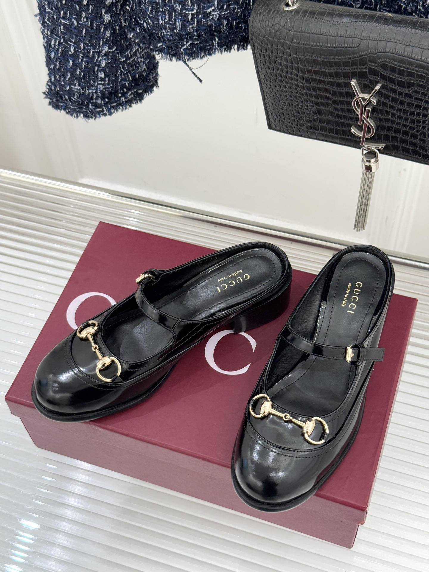 Gucci/古驰26WF春夏新品马衔扣开边珠粗跟玛丽珍鞋以标志性马衔扣点亮复古格调浅金色五金淬炼时光光泽