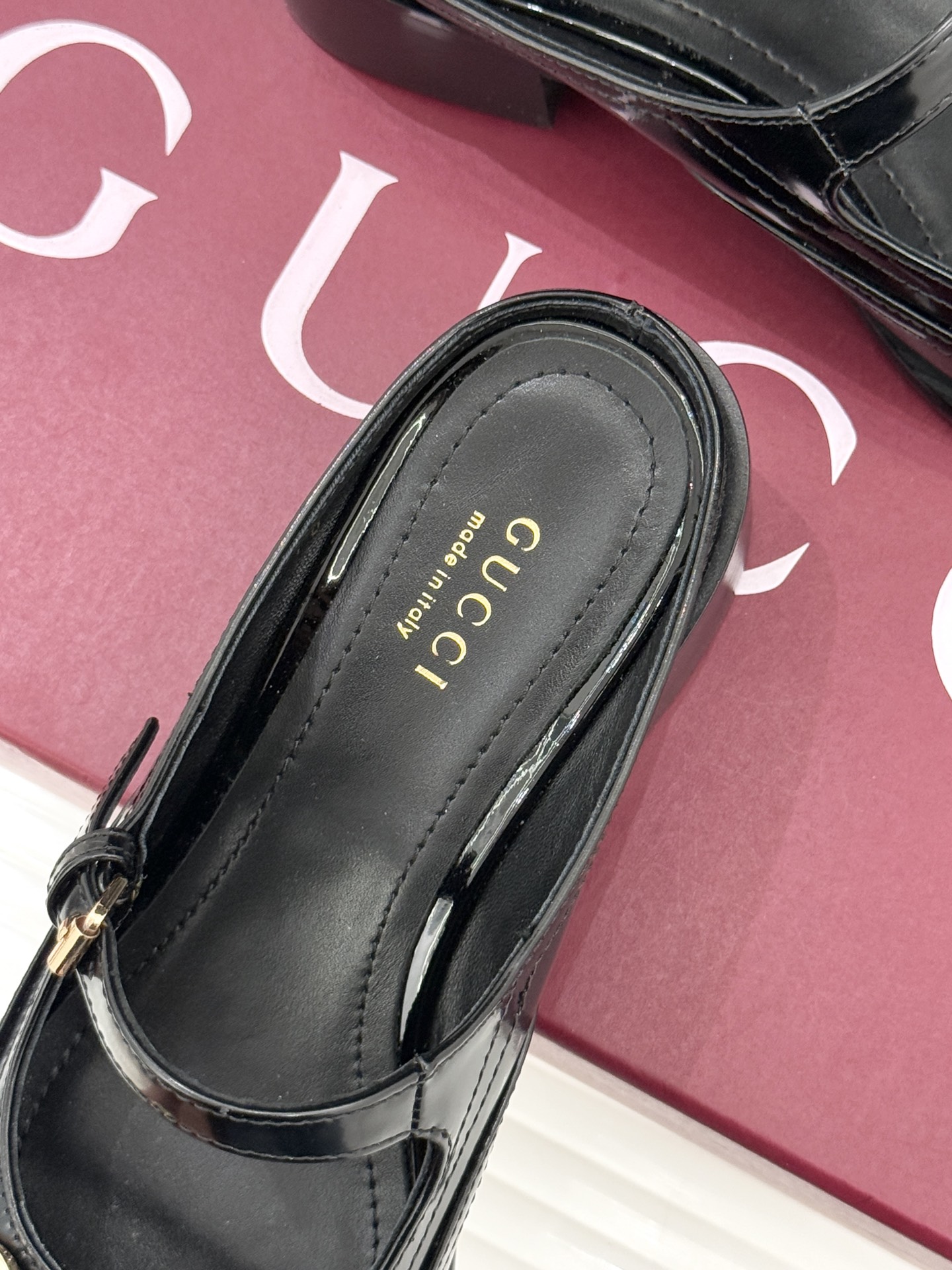 Gucci/古驰26WF春夏新品马衔扣开边珠粗跟玛丽珍鞋以标志性马衔扣点亮复古格调浅金色五金淬炼时光光泽