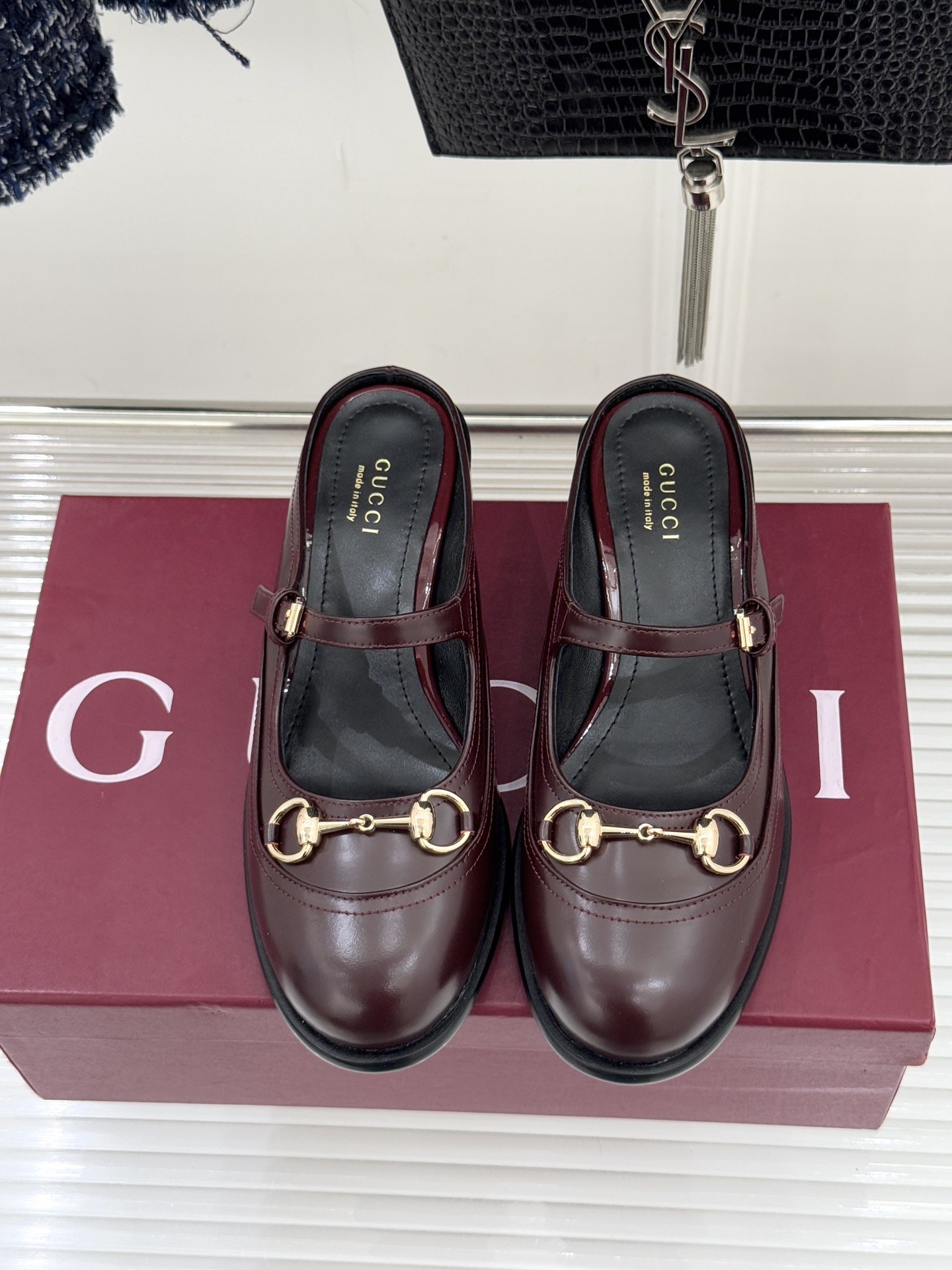 Gucci/古驰26WF春夏新品马衔扣开边珠粗跟玛丽珍鞋以标志性马衔扣点亮复古格调浅金色五金淬炼时光光泽
