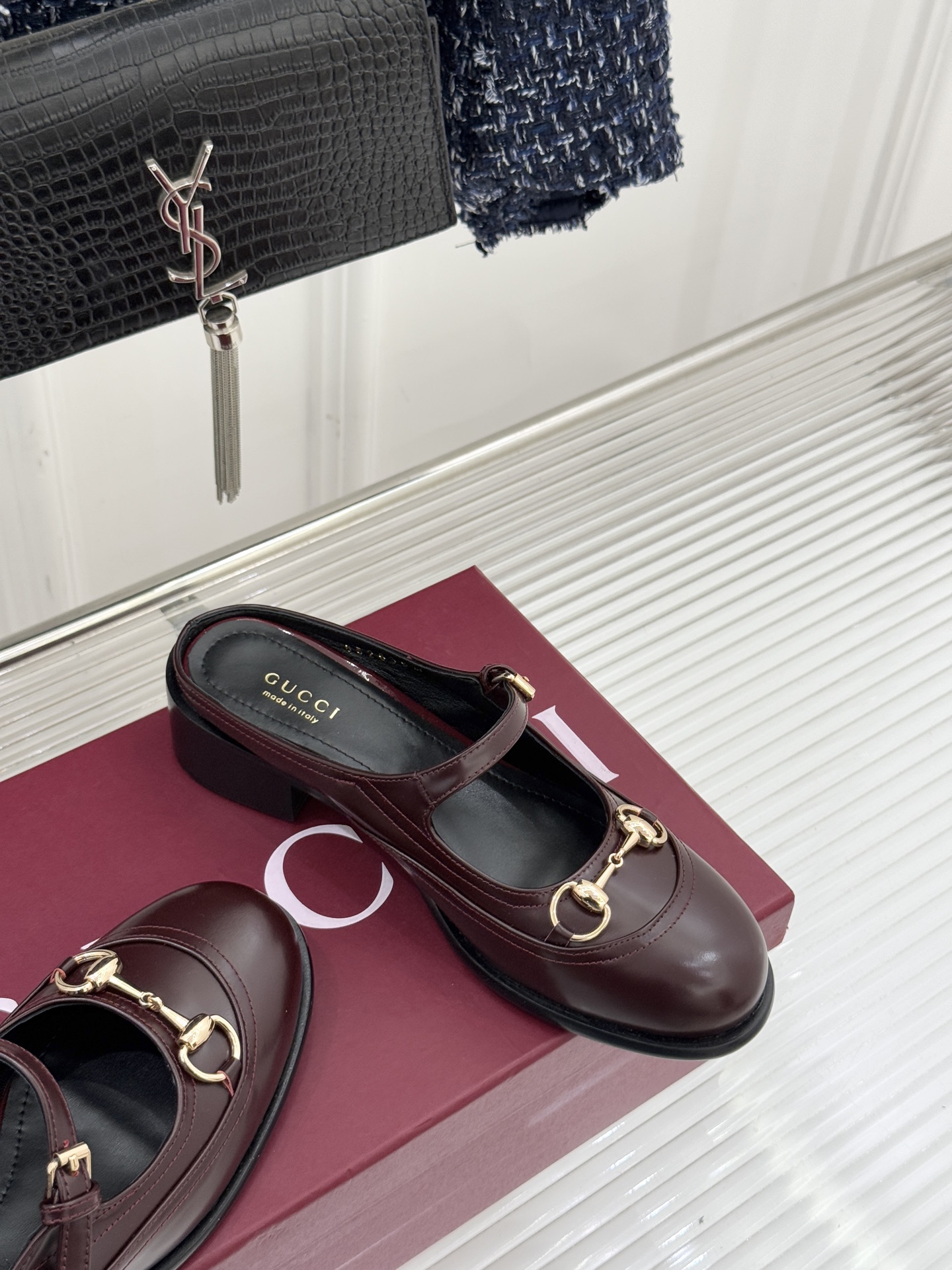 Gucci/古驰26WF春夏新品马衔扣开边珠粗跟玛丽珍鞋以标志性马衔扣点亮复古格调浅金色五金淬炼时光光泽