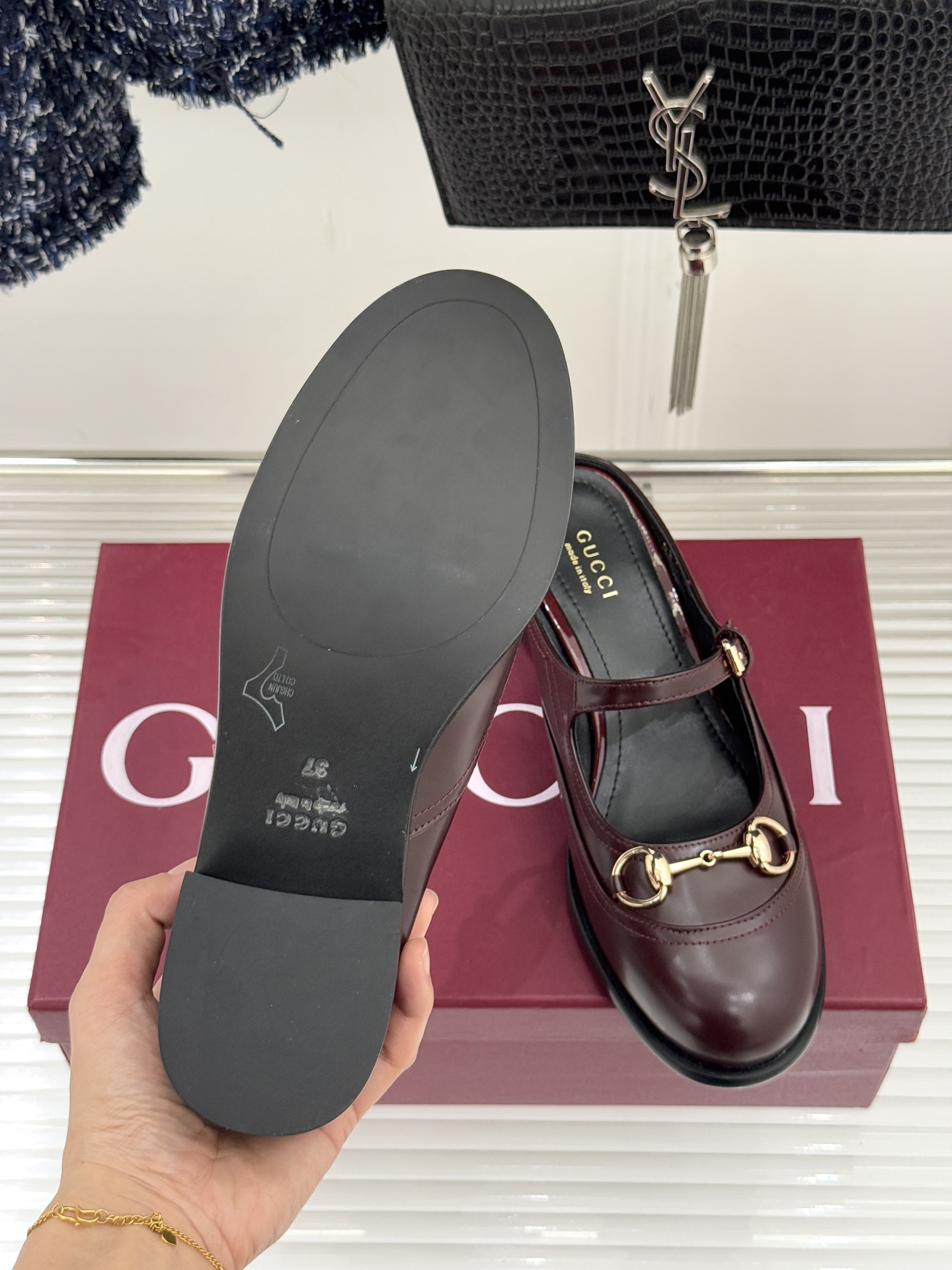 Gucci/古驰26WF春夏新品马衔扣开边珠粗跟玛丽珍鞋以标志性马衔扣点亮复古格调浅金色五金淬炼时光光泽