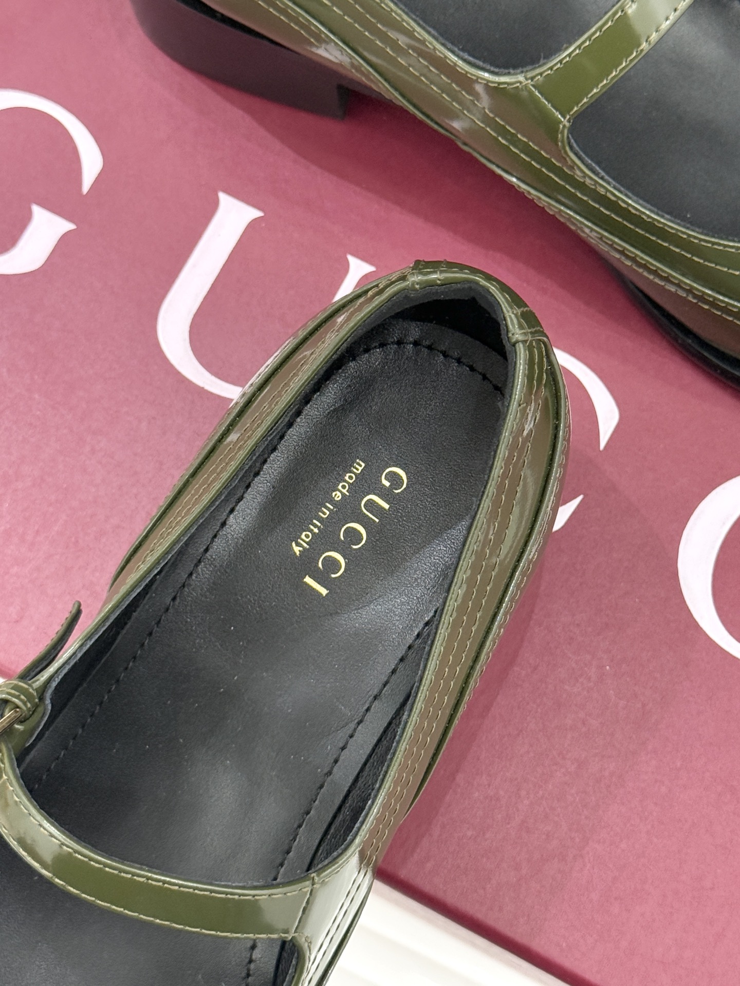 Gucci/古驰26WF春夏新品马衔扣开边珠粗跟玛丽珍鞋以标志性马衔扣点亮复古格调浅金色五金淬炼时光光泽