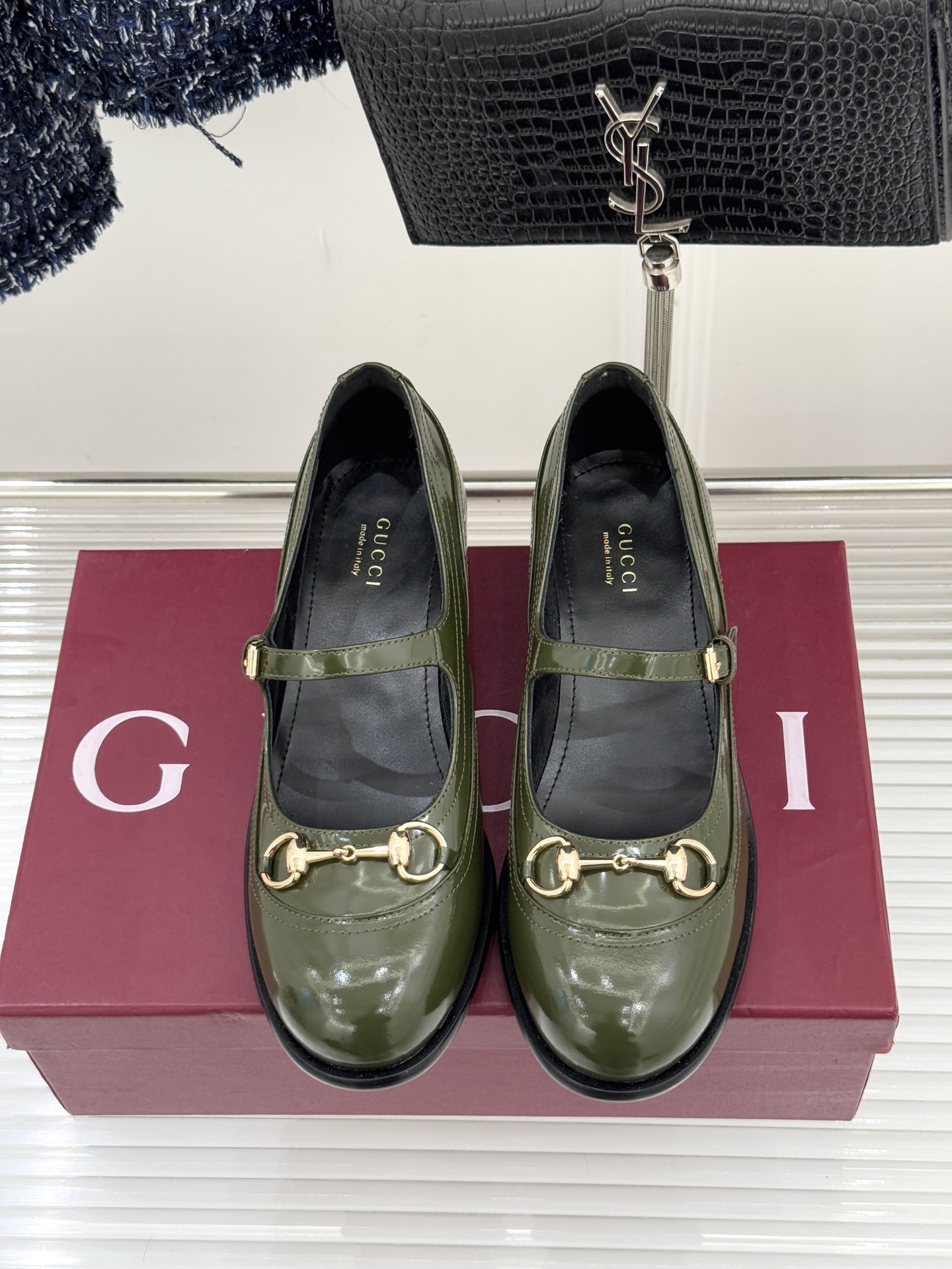 Gucci/古驰26WF春夏新品马衔扣开边珠粗跟玛丽珍鞋以标志性马衔扣点亮复古格调浅金色五金淬炼时光光泽