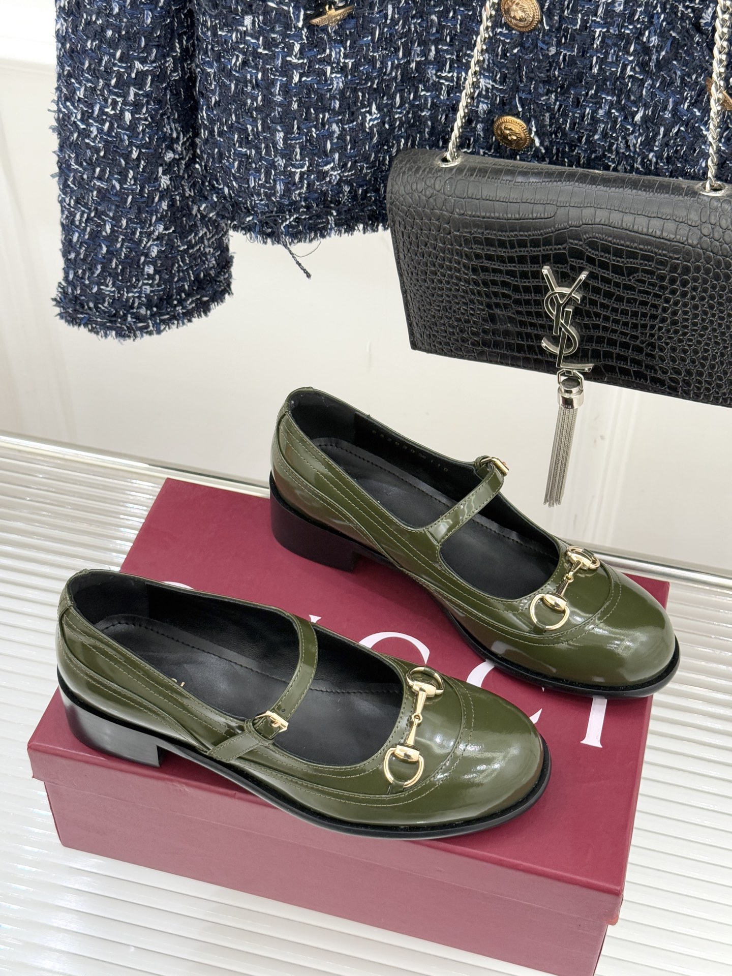 Gucci/古驰26WF春夏新品马衔扣开边珠粗跟玛丽珍鞋以标志性马衔扣点亮复古格调浅金色五金淬炼时光光泽