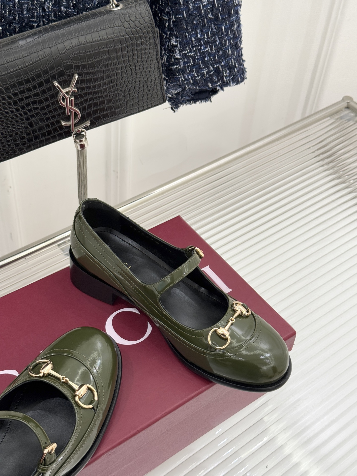 Gucci/古驰26WF春夏新品马衔扣开边珠粗跟玛丽珍鞋以标志性马衔扣点亮复古格调浅金色五金淬炼时光光泽