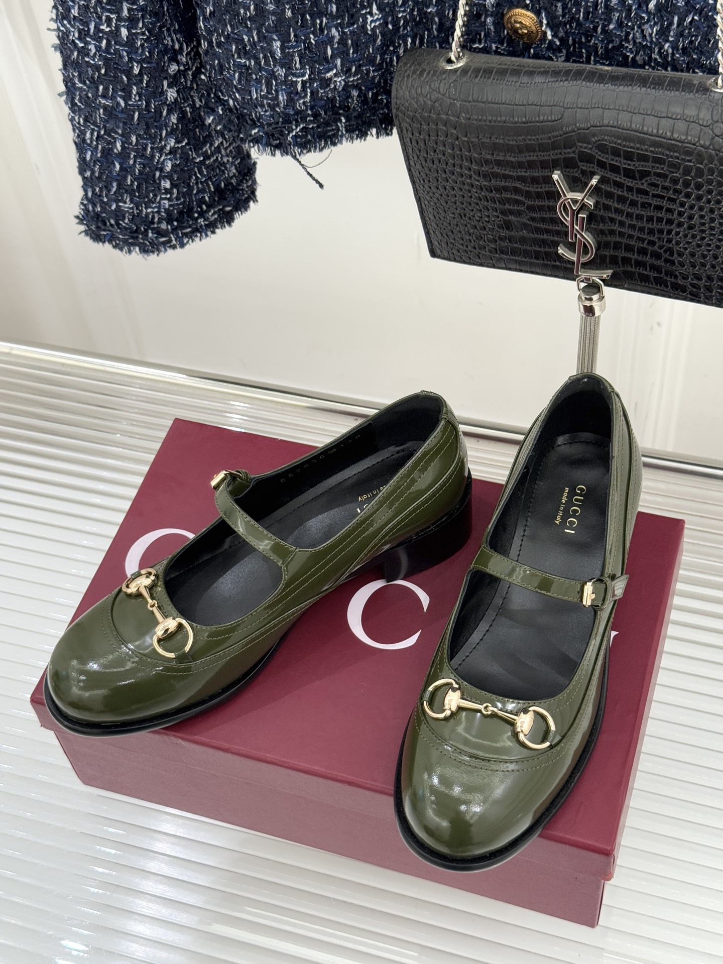 Gucci/古驰26WF春夏新品马衔扣开边珠粗跟玛丽珍鞋以标志性马衔扣点亮复古格调浅金色五金淬炼时光光泽