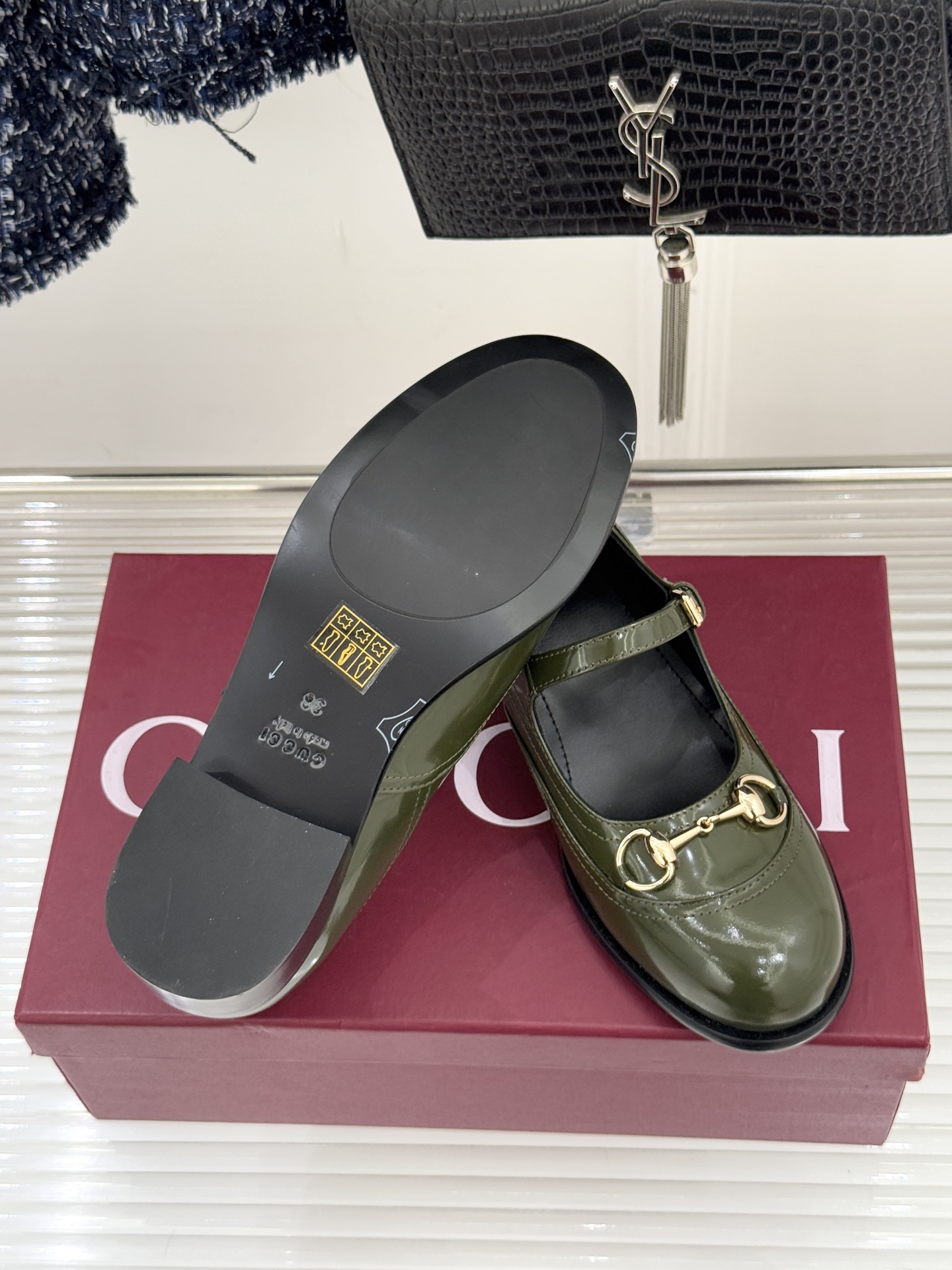 Gucci/古驰26WF春夏新品马衔扣开边珠粗跟玛丽珍鞋以标志性马衔扣点亮复古格调浅金色五金淬炼时光光泽