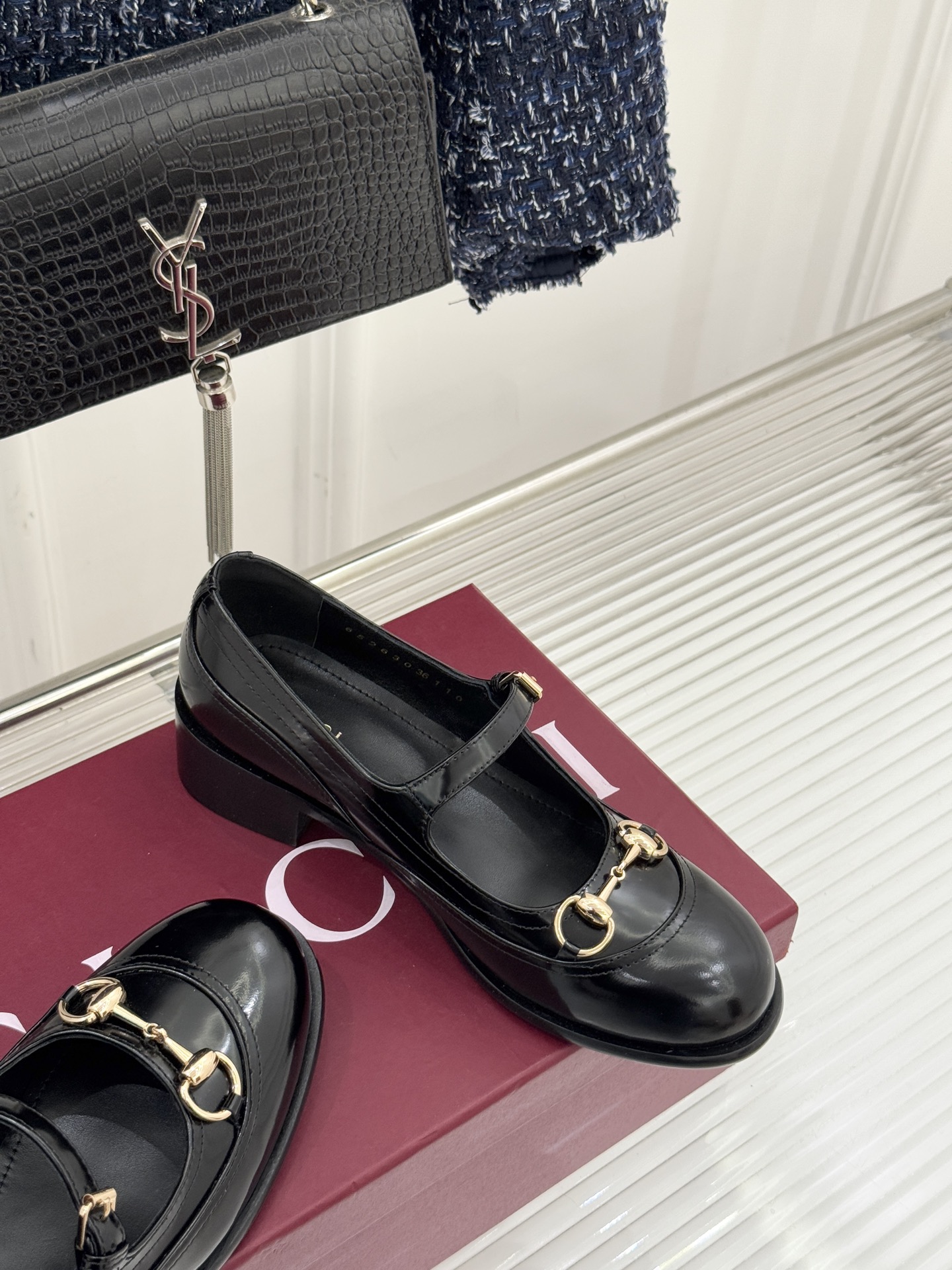 Gucci/古驰26WF春夏新品马衔扣开边珠粗跟玛丽珍鞋以标志性马衔扣点亮复古格调浅金色五金淬炼时光光泽