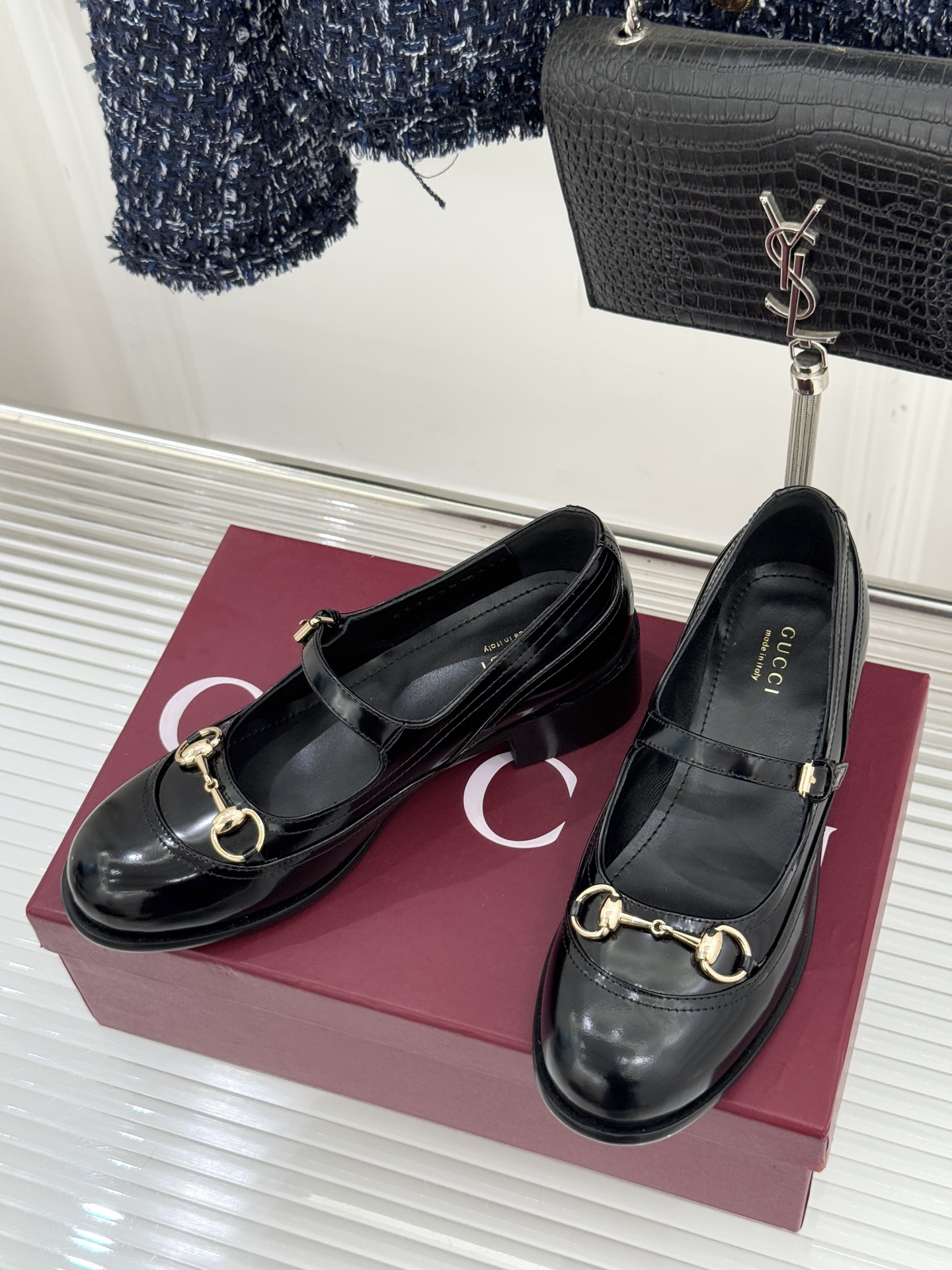 Gucci/古驰26WF春夏新品马衔扣开边珠粗跟玛丽珍鞋以标志性马衔扣点亮复古格调浅金色五金淬炼时光光泽