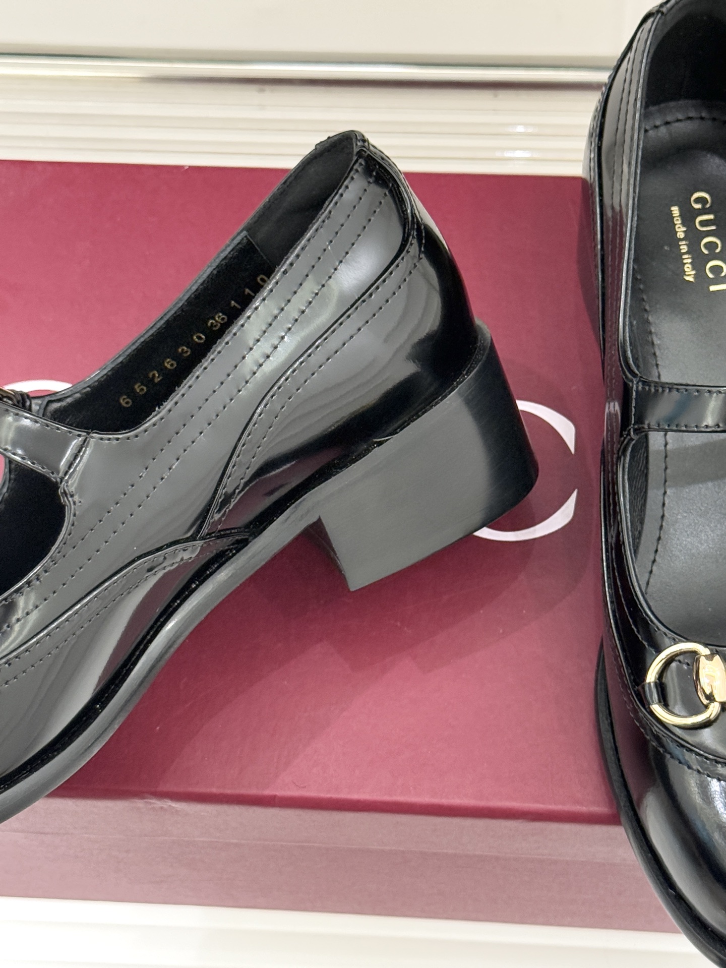 Gucci/古驰26WF春夏新品马衔扣开边珠粗跟玛丽珍鞋以标志性马衔扣点亮复古格调浅金色五金淬炼时光光泽