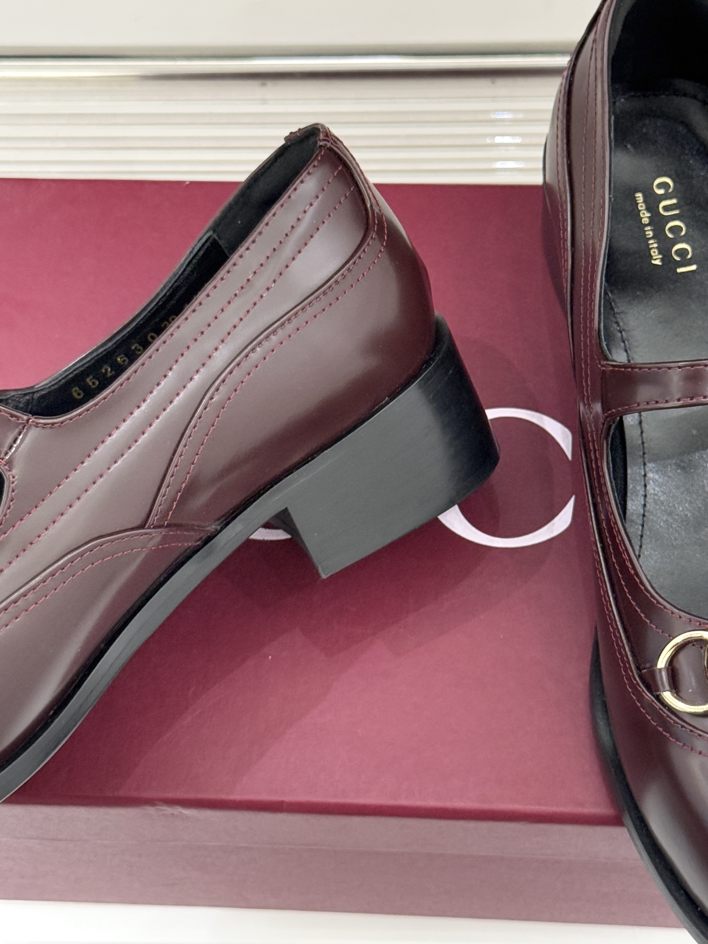 Gucci/古驰26WF春夏新品马衔扣开边珠粗跟玛丽珍鞋以标志性马衔扣点亮复古格调浅金色五金淬炼时光光泽