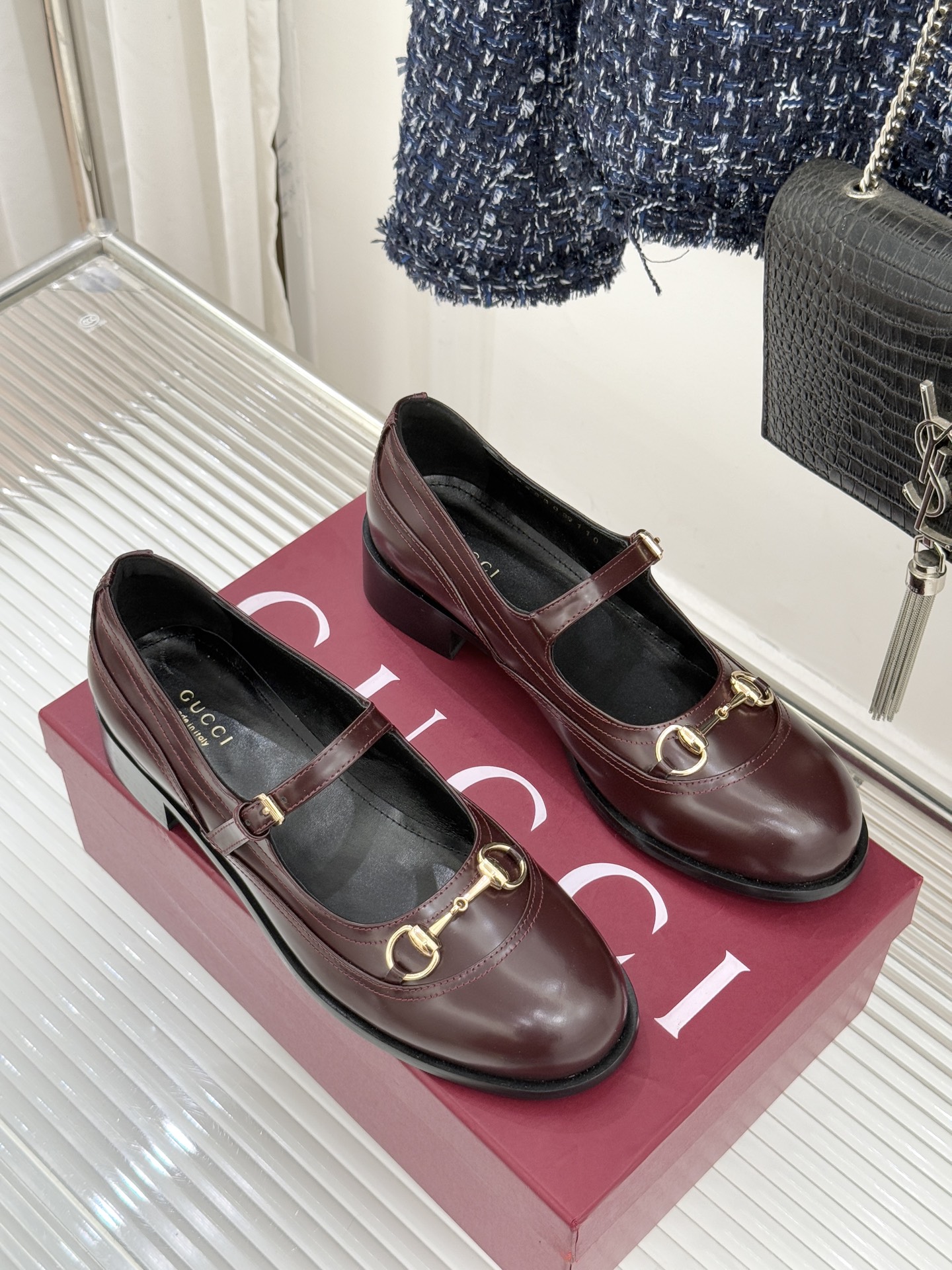 Gucci/古驰26WF春夏新品马衔扣开边珠粗跟玛丽珍鞋以标志性马衔扣点亮复古格调浅金色五金淬炼时光光泽