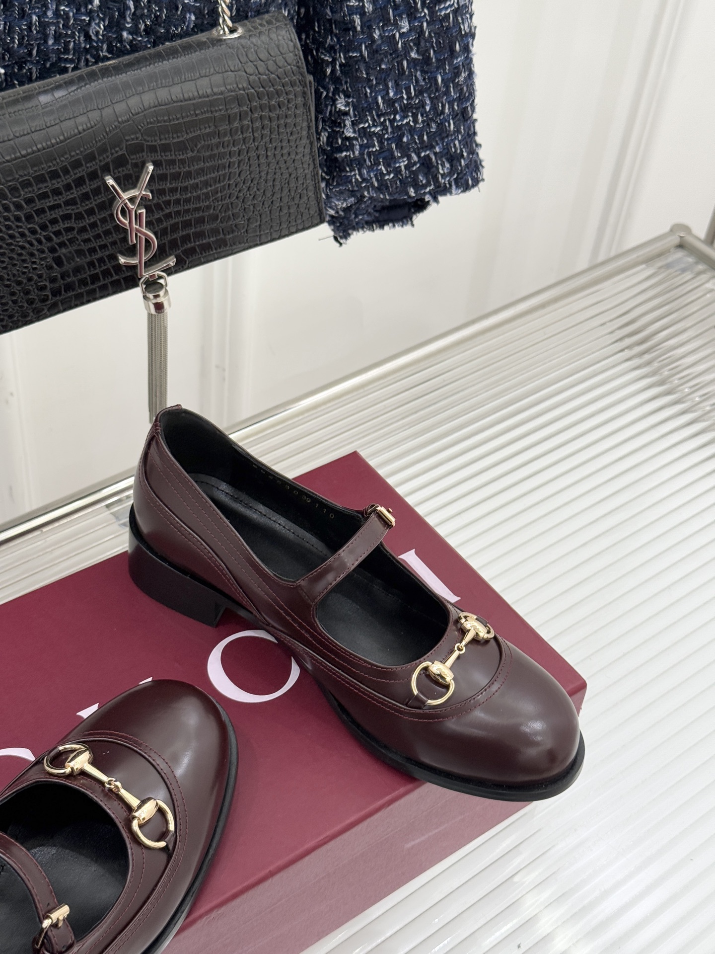 Gucci/古驰26WF春夏新品马衔扣开边珠粗跟玛丽珍鞋以标志性马衔扣点亮复古格调浅金色五金淬炼时光光泽