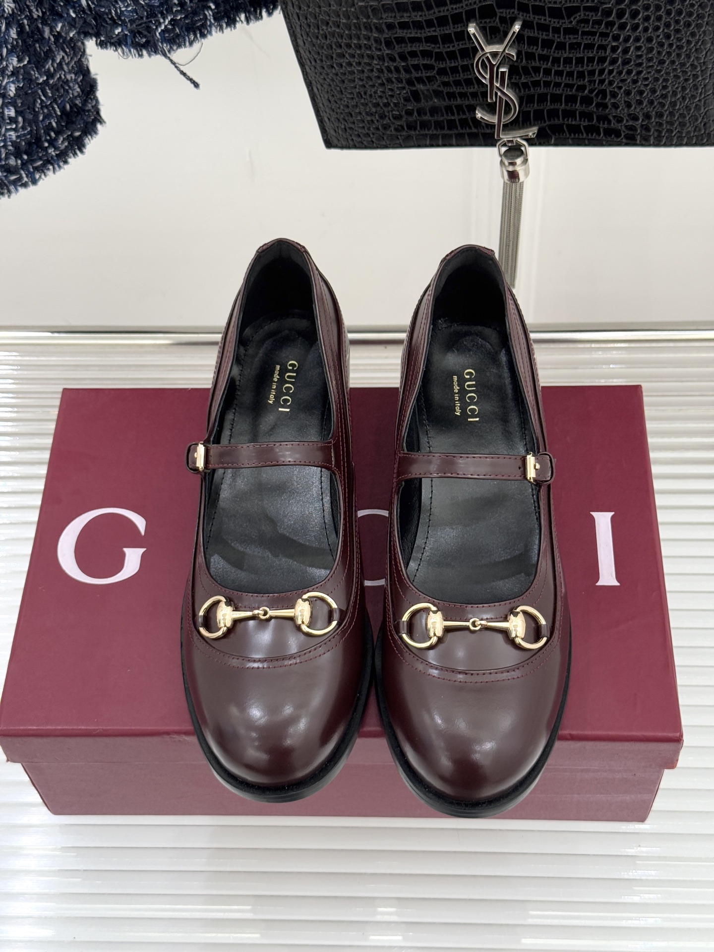Gucci/古驰26WF春夏新品马衔扣开边珠粗跟玛丽珍鞋以标志性马衔扣点亮复古格调浅金色五金淬炼时光光泽