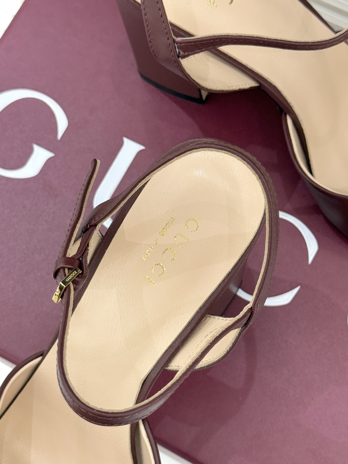 Gucci/古驰26WF新品马衔扣鱼嘴粗跟凉鞋G家2026春夏系列焕新经典它以意式松弛美学点亮夏日造型。