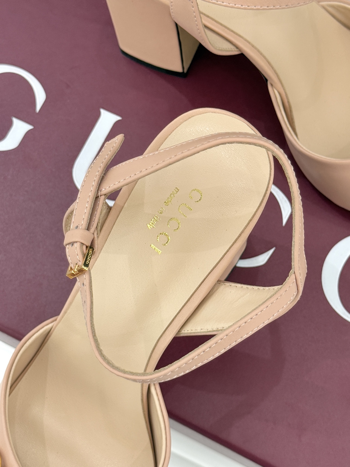 Gucci/古驰26WF新品马衔扣鱼嘴粗跟凉鞋G家2026春夏系列焕新经典它以意式松弛美学点亮夏日造型。