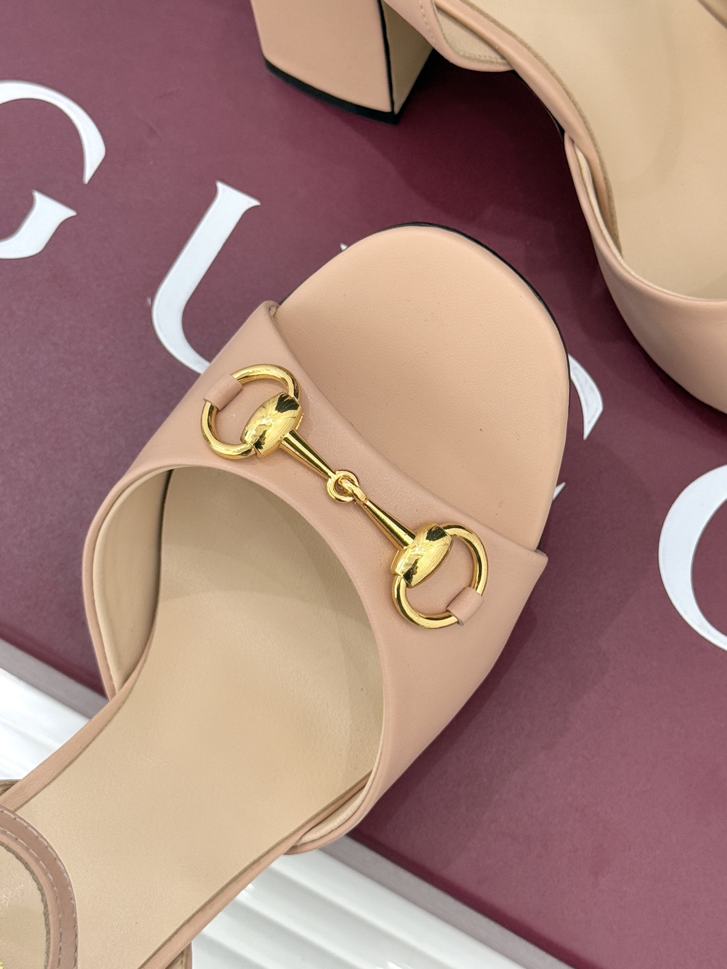 Gucci/古驰26WF新品马衔扣鱼嘴粗跟凉鞋G家2026春夏系列焕新经典它以意式松弛美学点亮夏日造型。