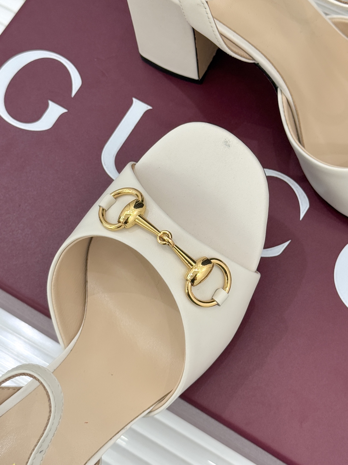 Gucci/古驰26WF新品马衔扣鱼嘴粗跟凉鞋G家2026春夏系列焕新经典它以意式松弛美学点亮夏日造型。