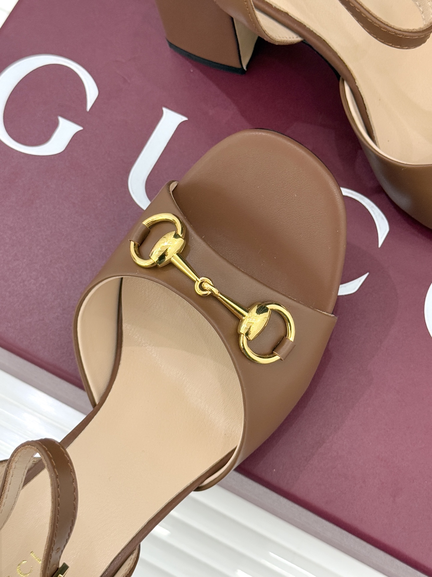 Gucci/古驰26WF新品马衔扣鱼嘴粗跟凉鞋G家2026春夏系列焕新经典它以意式松弛美学点亮夏日造型。