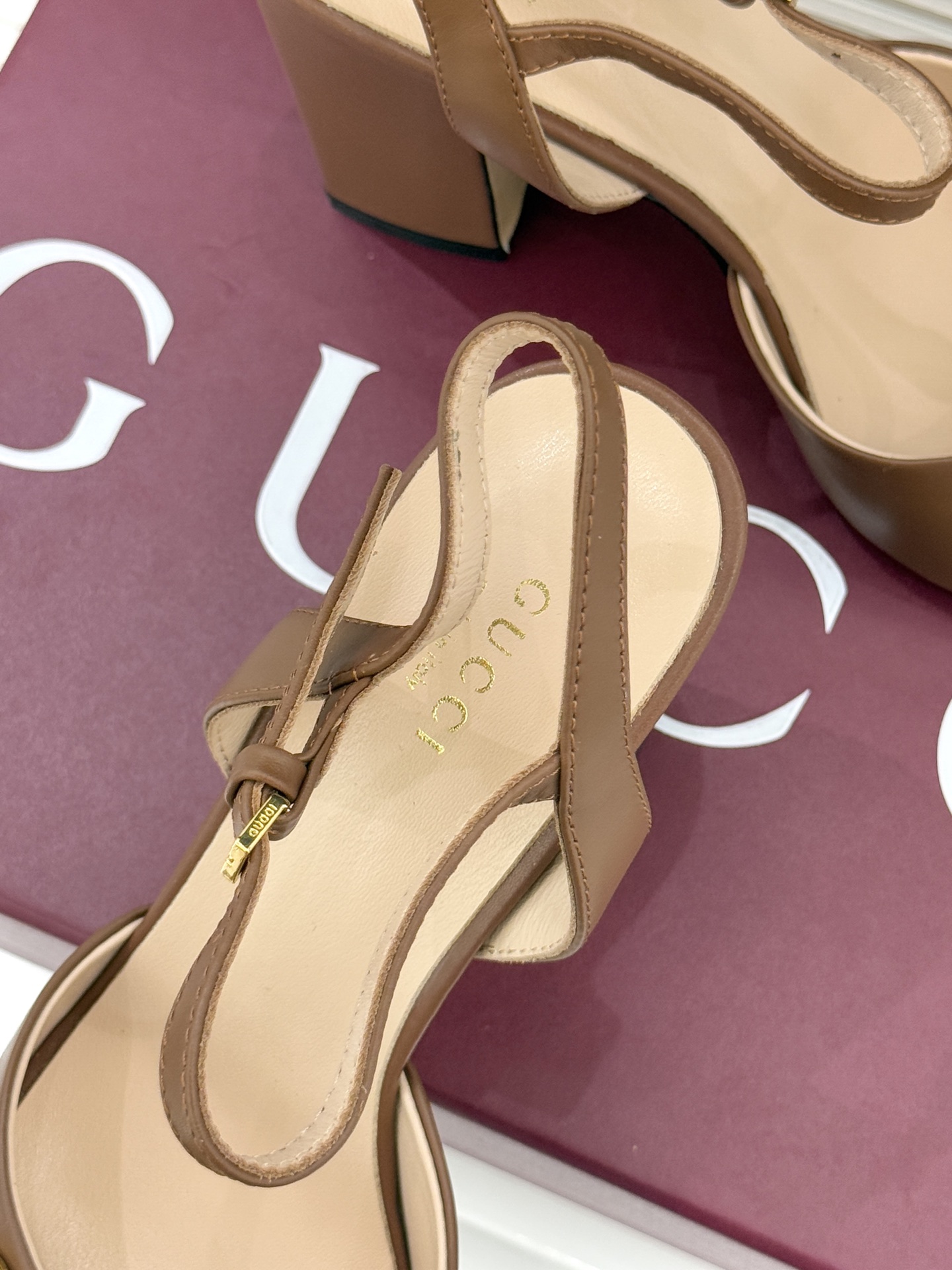 Gucci/古驰26WF新品马衔扣鱼嘴粗跟凉鞋G家2026春夏系列焕新经典它以意式松弛美学点亮夏日造型。