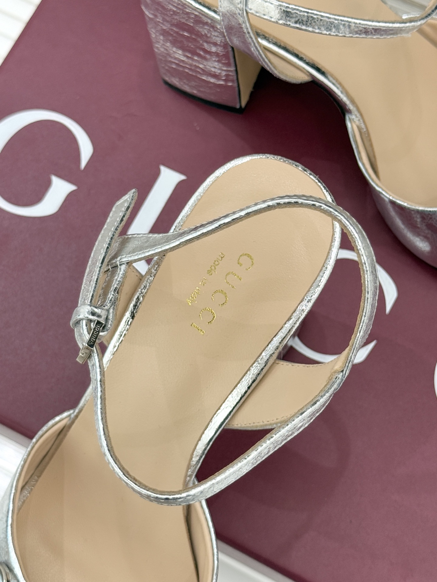 Gucci/古驰26WF新品马衔扣鱼嘴粗跟凉鞋G家2026春夏系列焕新经典它以意式松弛美学点亮夏日造型。